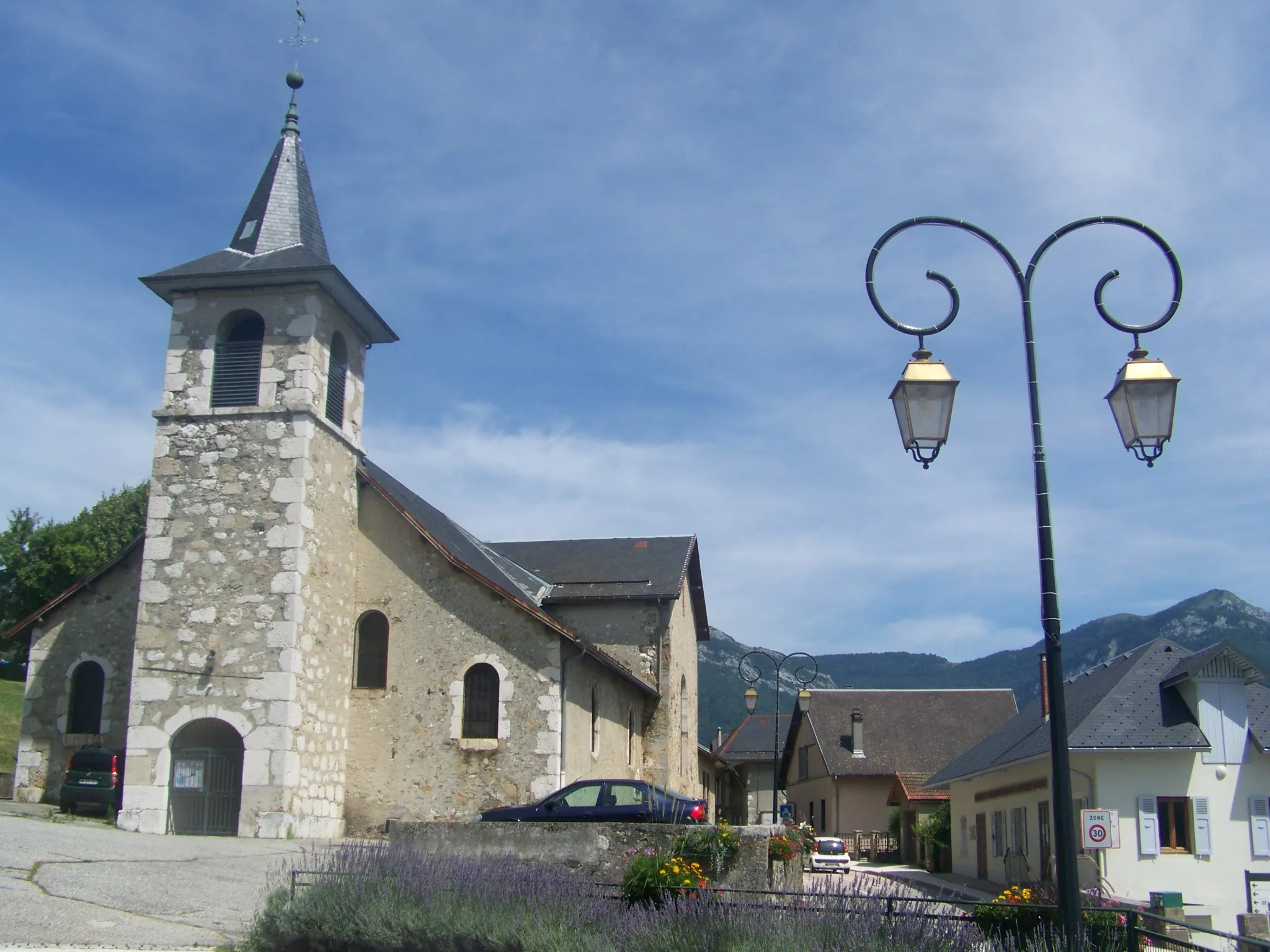 Photo showing: Church of St-Jean-d'Arvey village, near Chambéry in Savoie, France.