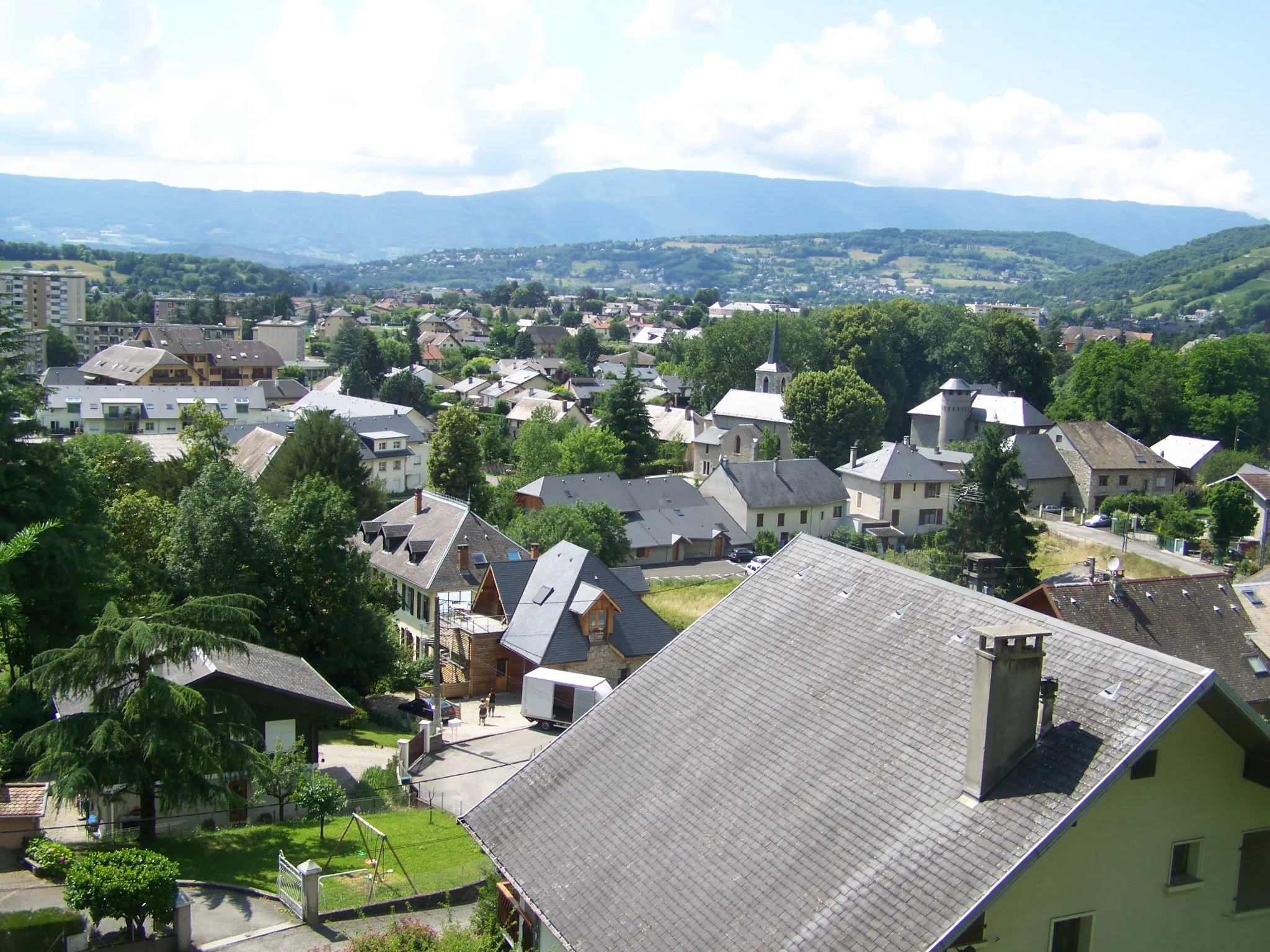 Photo showing: Sight from the heights of the French commune of Barby, near Chambéry in the department of Savoie.