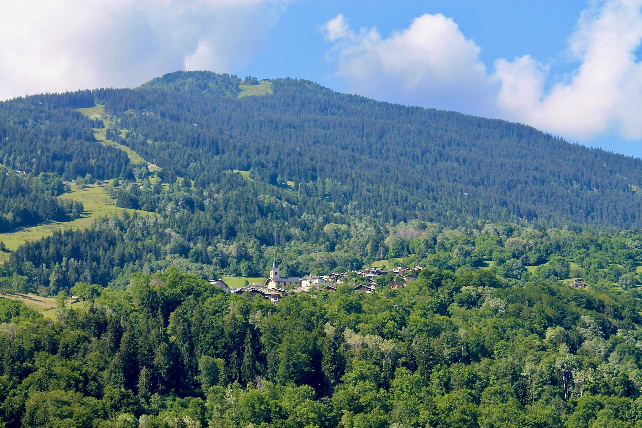 Photo showing: Vue de Saint-Bon-Tarentaise depuis Bozel.