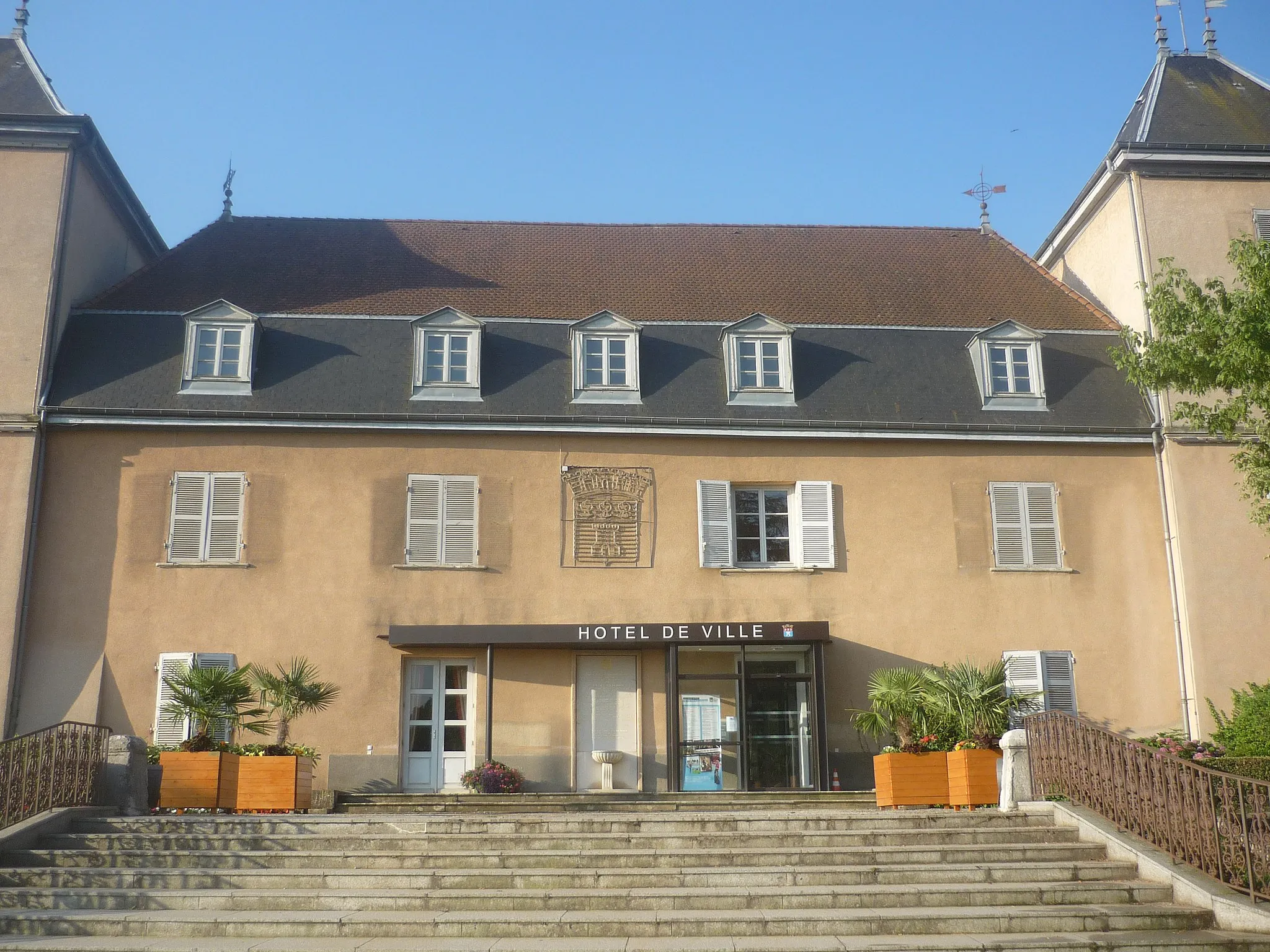 Photo showing: Hôtel de ville de Saint-Bonnet-de-Mure, dans le département du Rhône