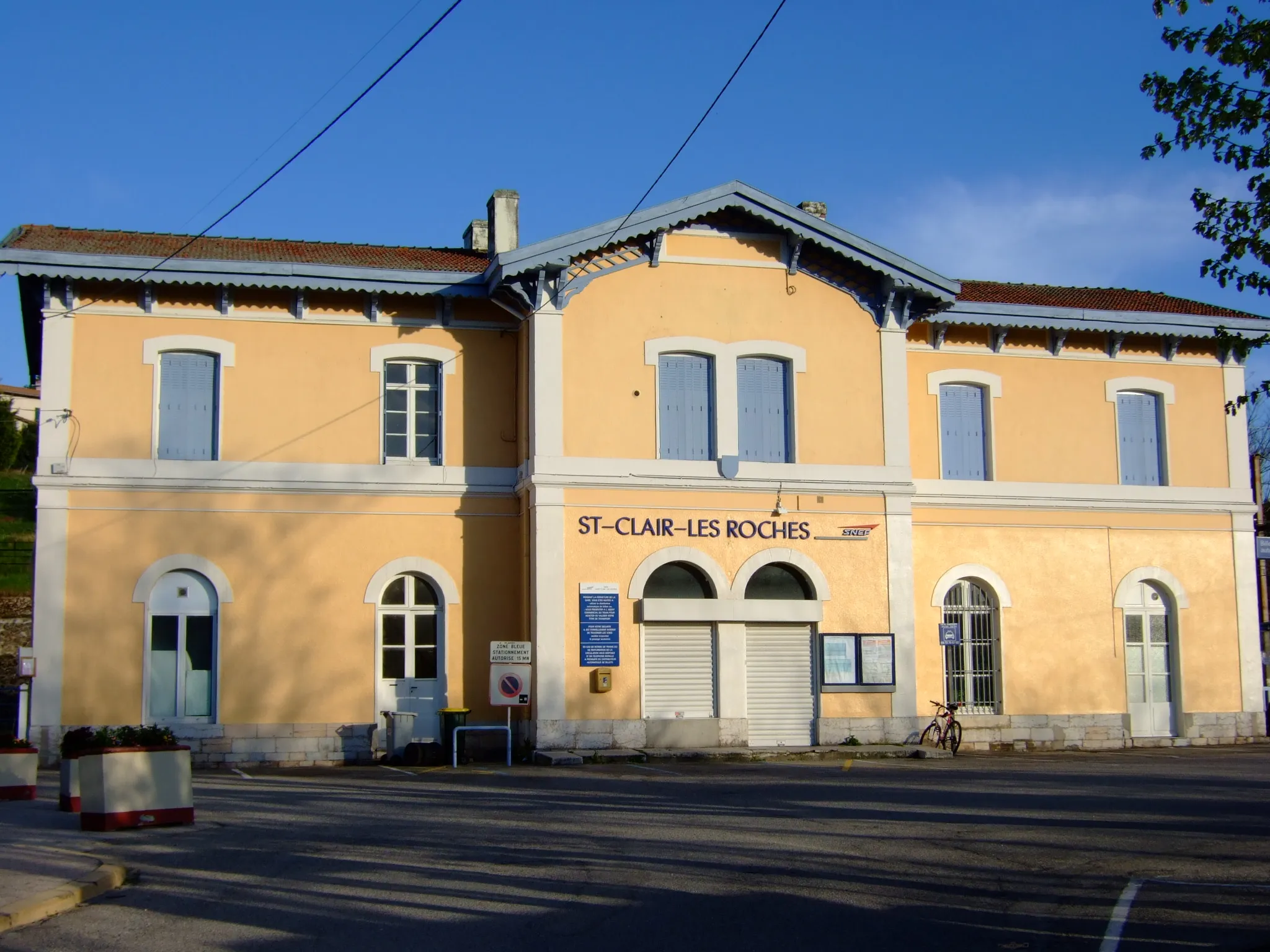 Photo showing: La gare de Saint-Clair-les-Roches en 2008