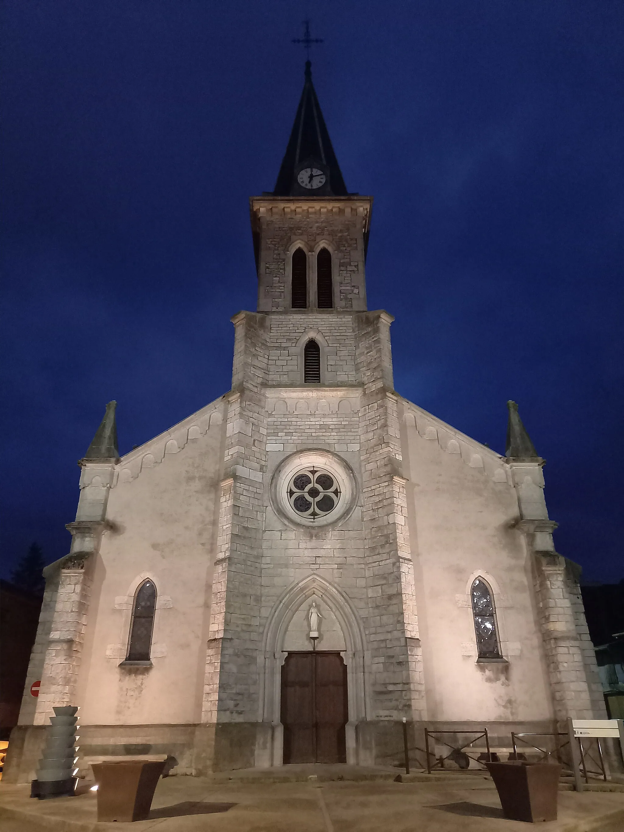 Photo showing: vue extérieure de la nouvelle église de Saint-Denis-en-Bugey