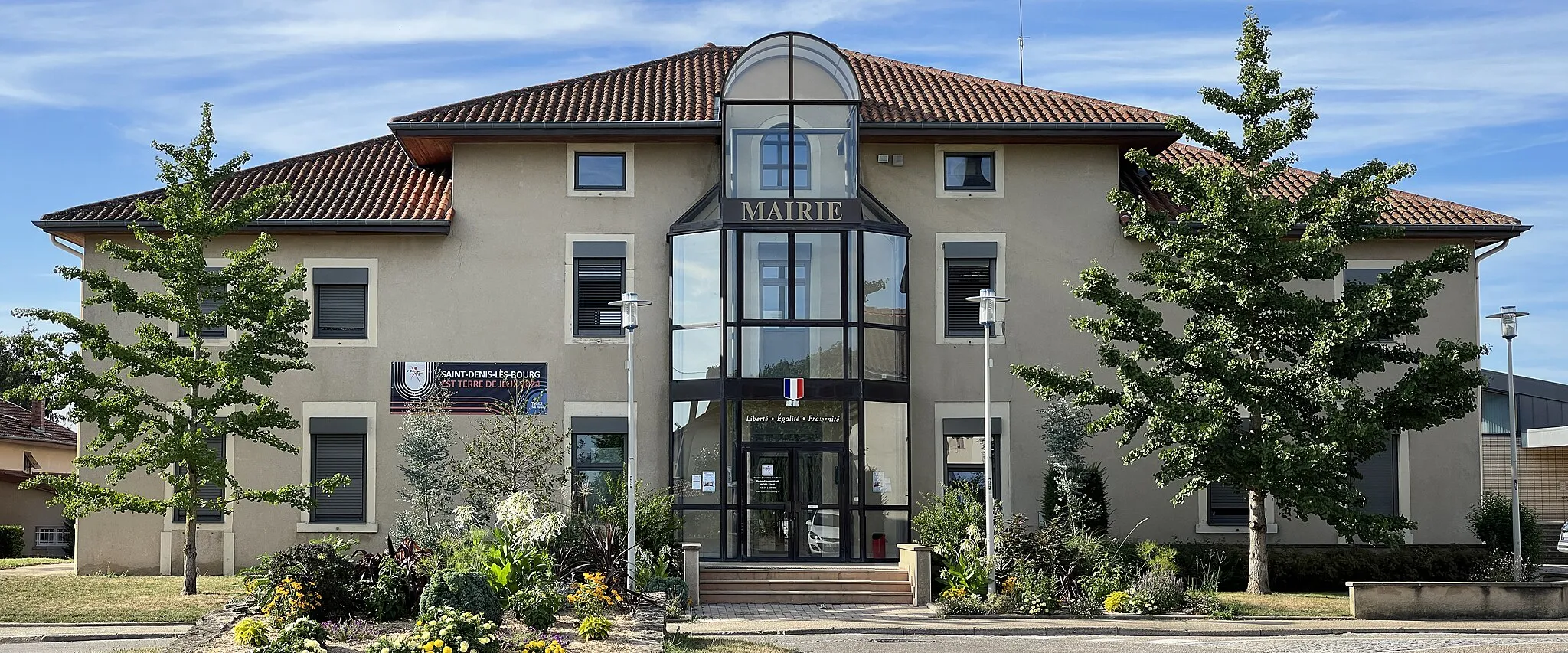 Photo showing: Mairie de Saint-Denis-lès-Bourg.