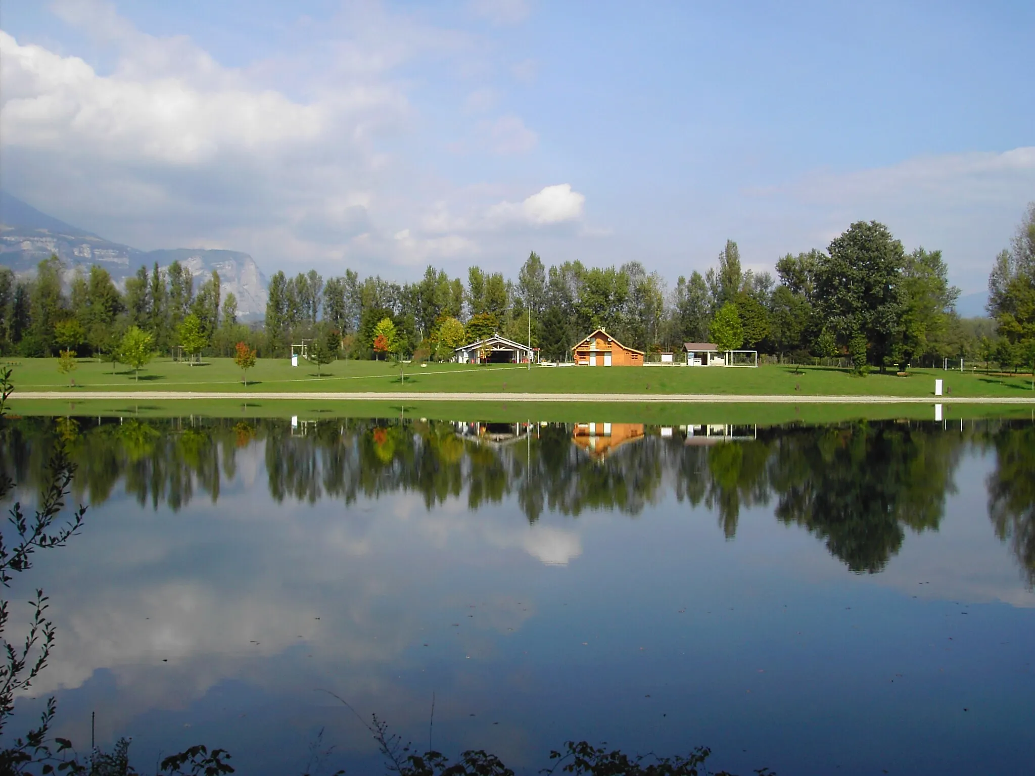 Photo showing: Base de loisirs du Bois Français, lac Taillefer - Saint Ismier, France