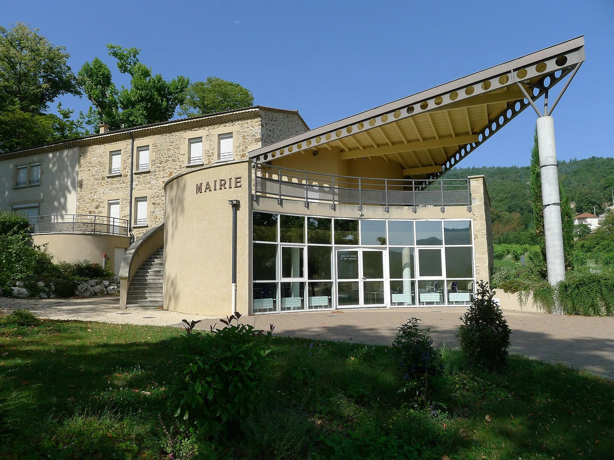 Photo showing: Town hall of Saint-Jean-de-Muzols - Ardèche - France