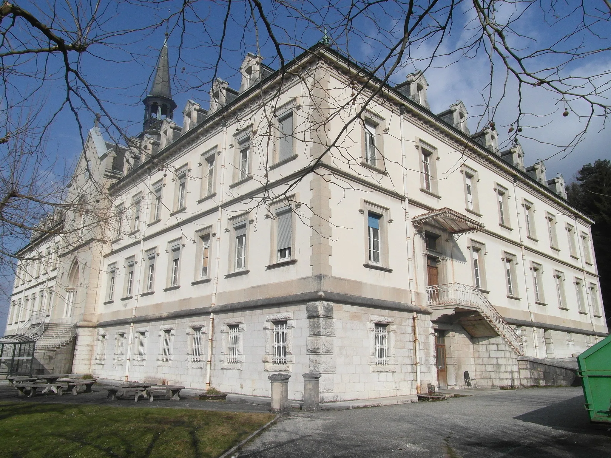 Photo showing: Hôpital de Saint-Laurent-du-Pont (1898)