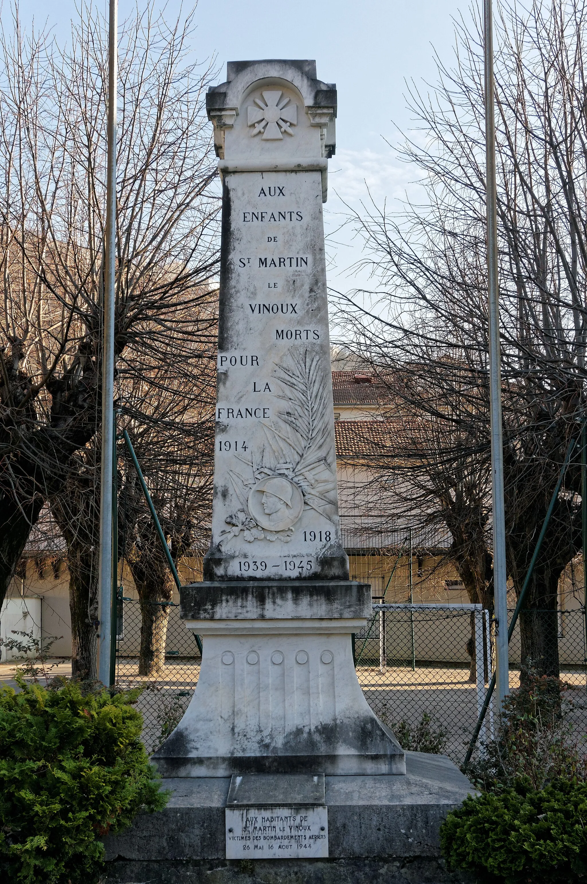 Photo showing: Monuments aux morts de Saint-Martin-le-Vinoux - face nord