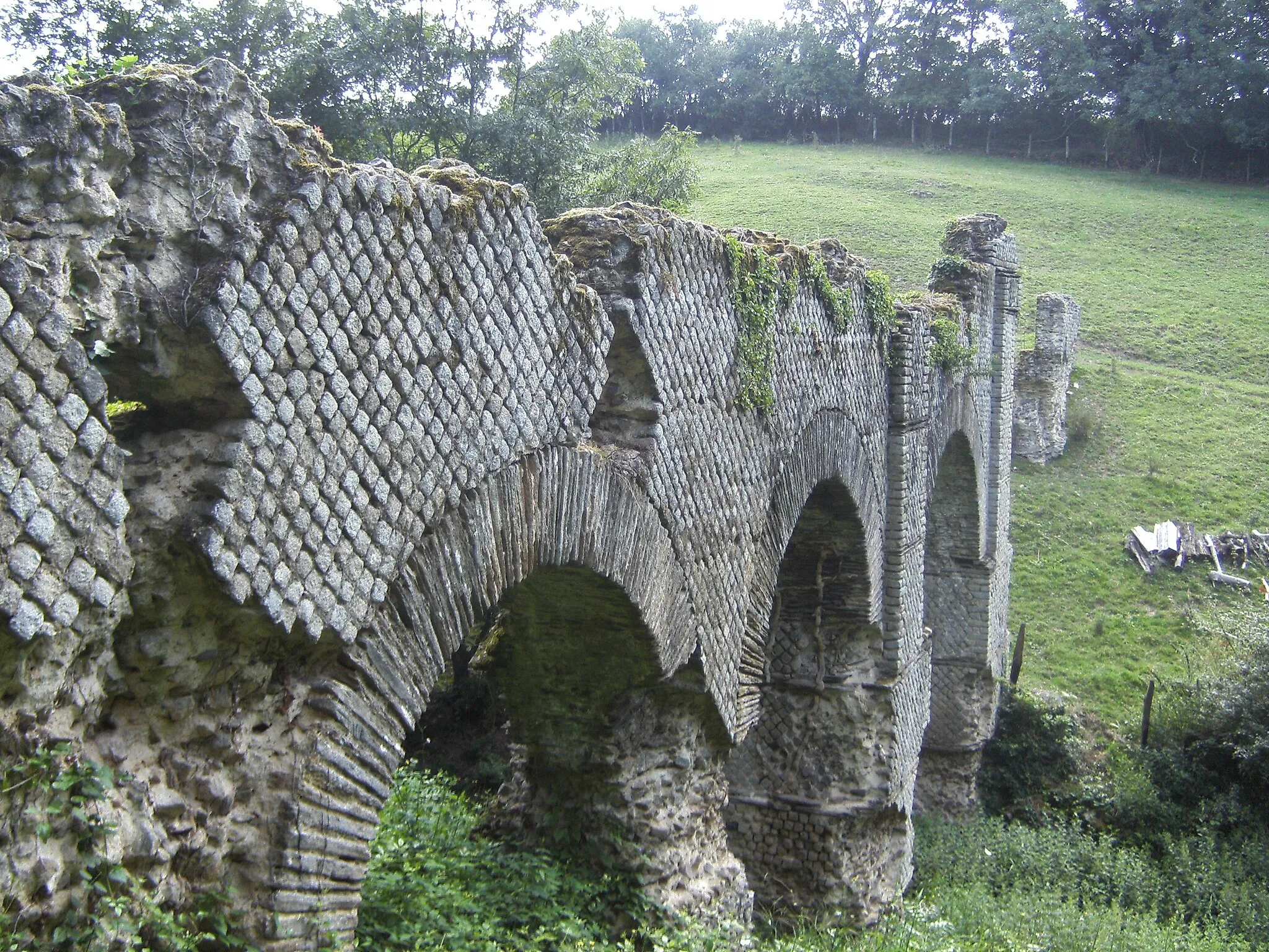 Photo showing: Aqueduc du Gier. Le pont des Granges à Saint-Maurice-sur-Dargoire.