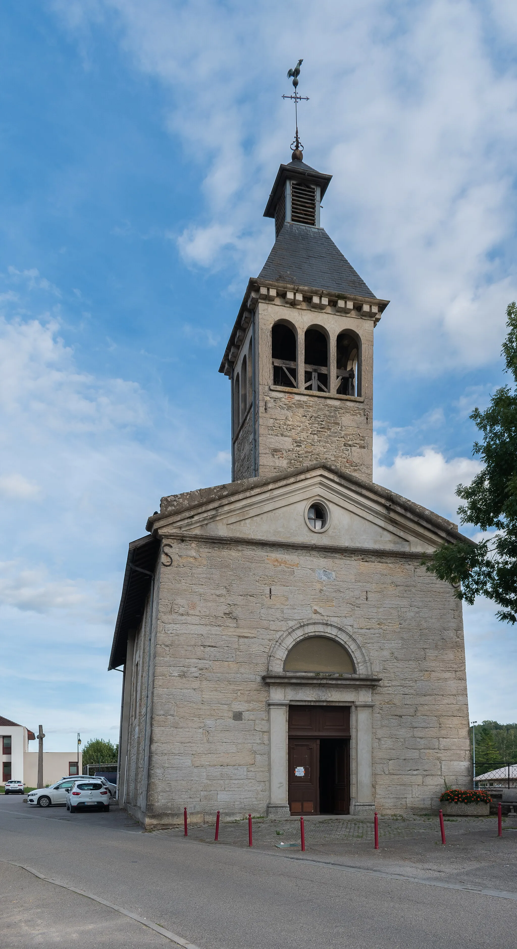 Photo showing: Saint Savin church in Saint-Savin, Isère, France