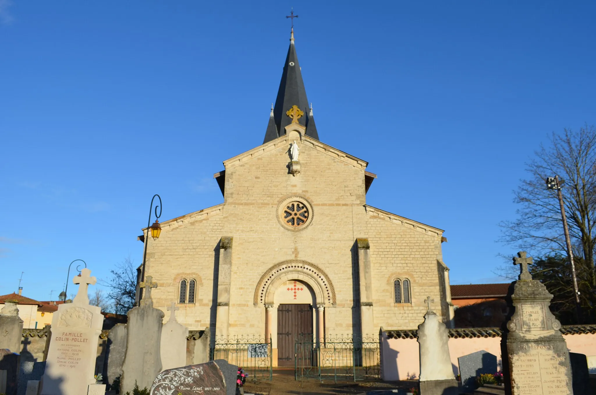 Photo showing: Église Saint-Trivier-et-Saint-Denis de Saint-Trivier-sur-Moignans.