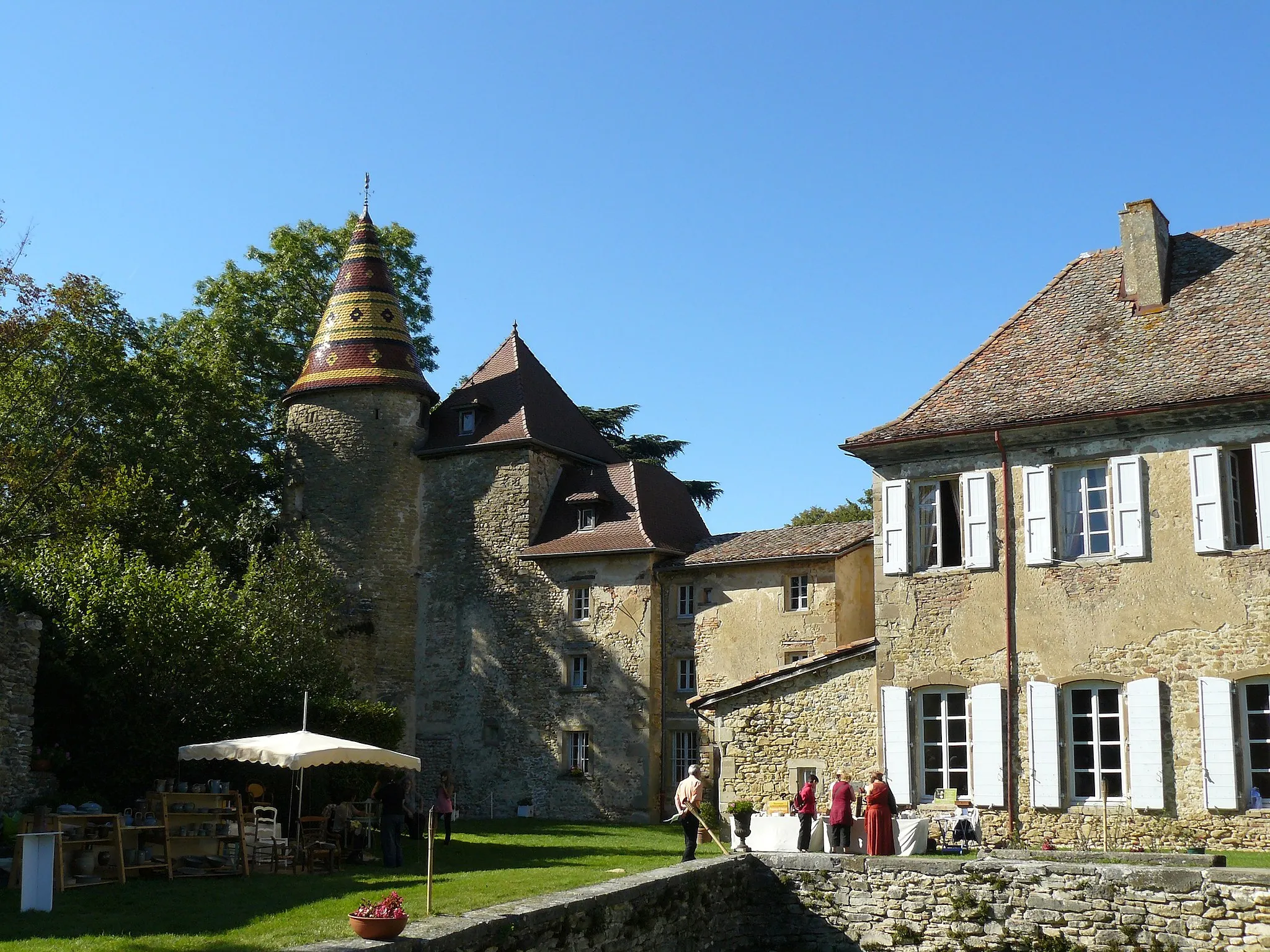 Photo showing: Château de Vallin (XIVe - XVIIe) à St-Victor-de-Cessieu (Isère)