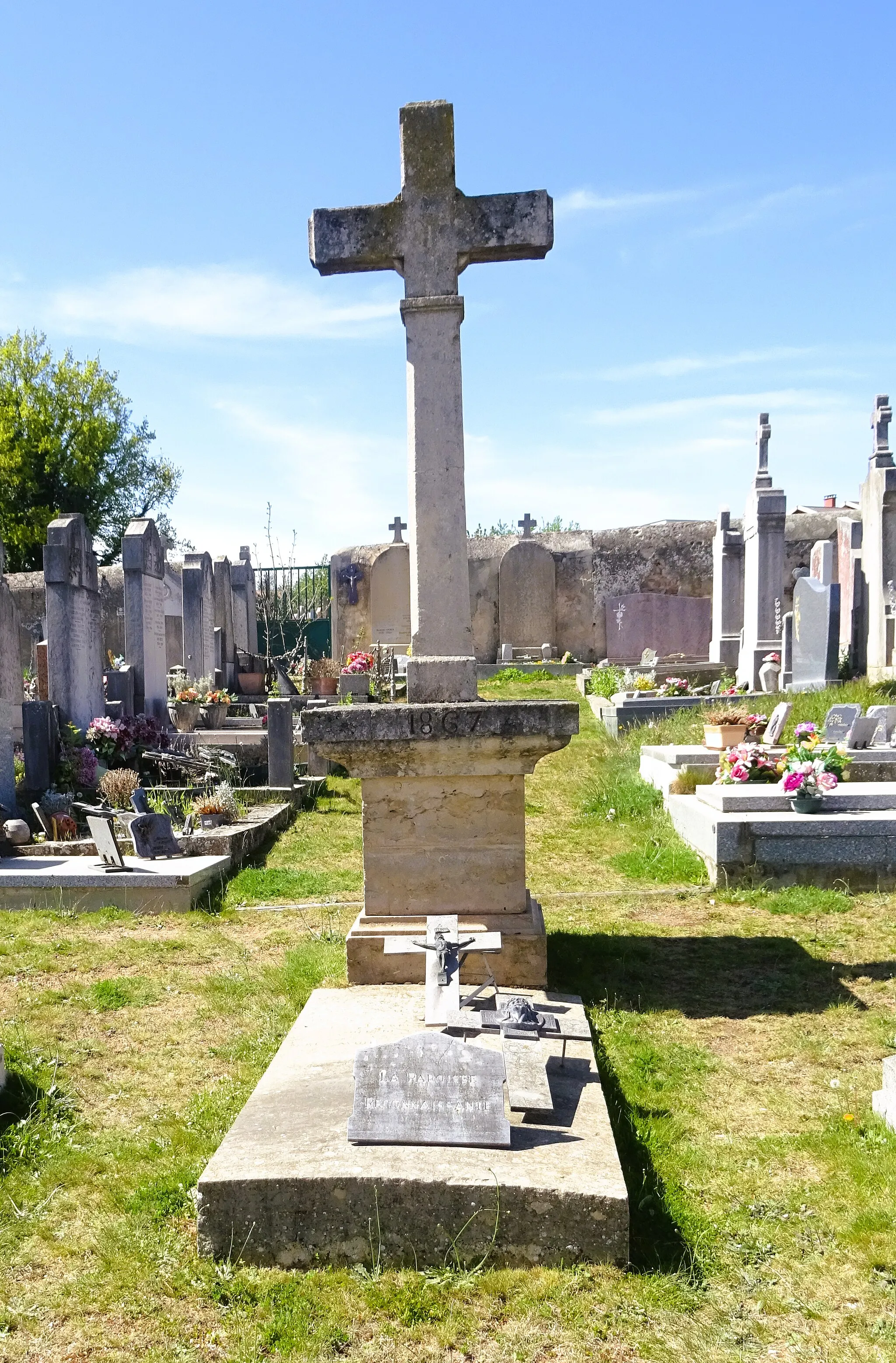 Photo showing: croix du cimetière de Sainte-Consorce