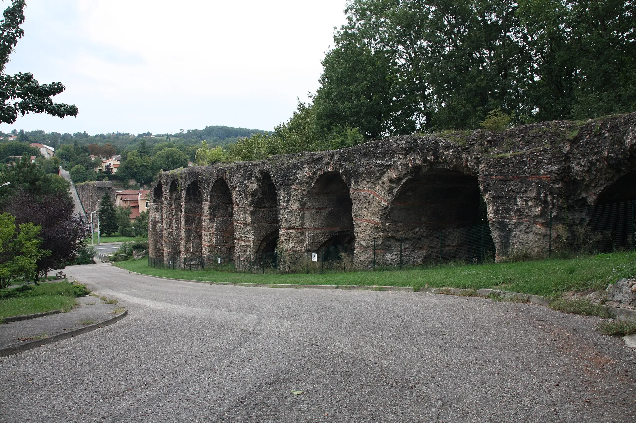 Photo showing: This building is en partie classé, en partie inscrit au titre des monuments historiques de la France. It is indexed in the base Mérimée, a database of architectural heritage maintained by the French Ministry of Culture, under the reference PA00117731 .