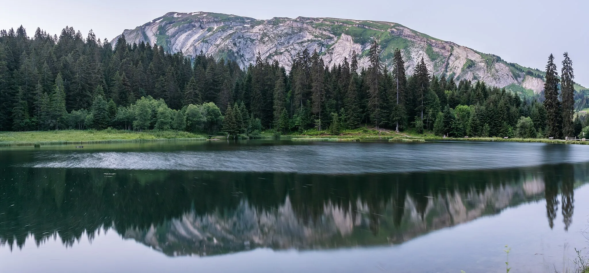 Photo showing: Lac des Mines d'Or (Rouleau de Bostan in the background) in commune of Morzine, Haute-Savoie, France