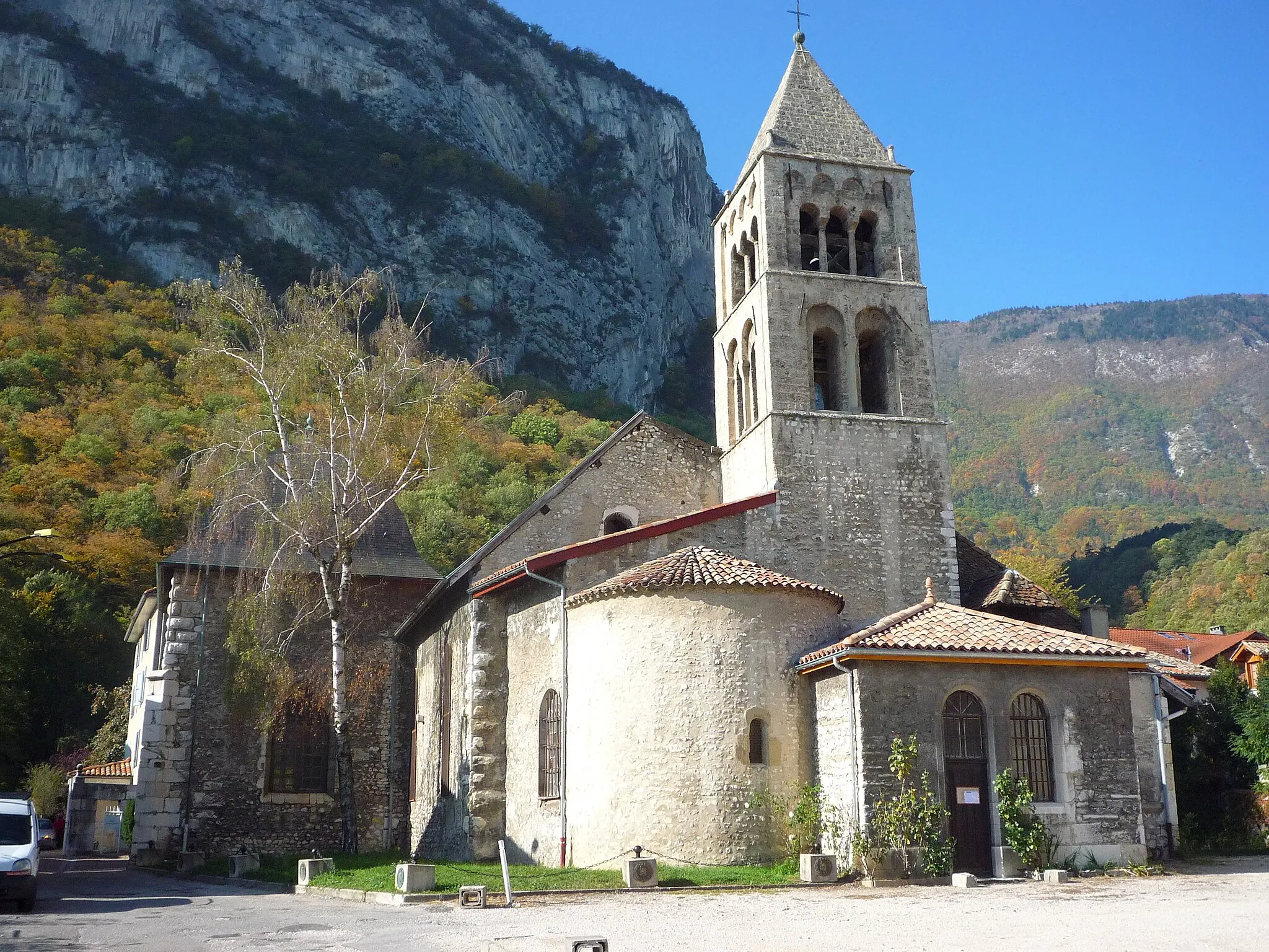 Photo showing: Eglise Saint Pierre (1080) dans le centre de Sassenage (Isère)