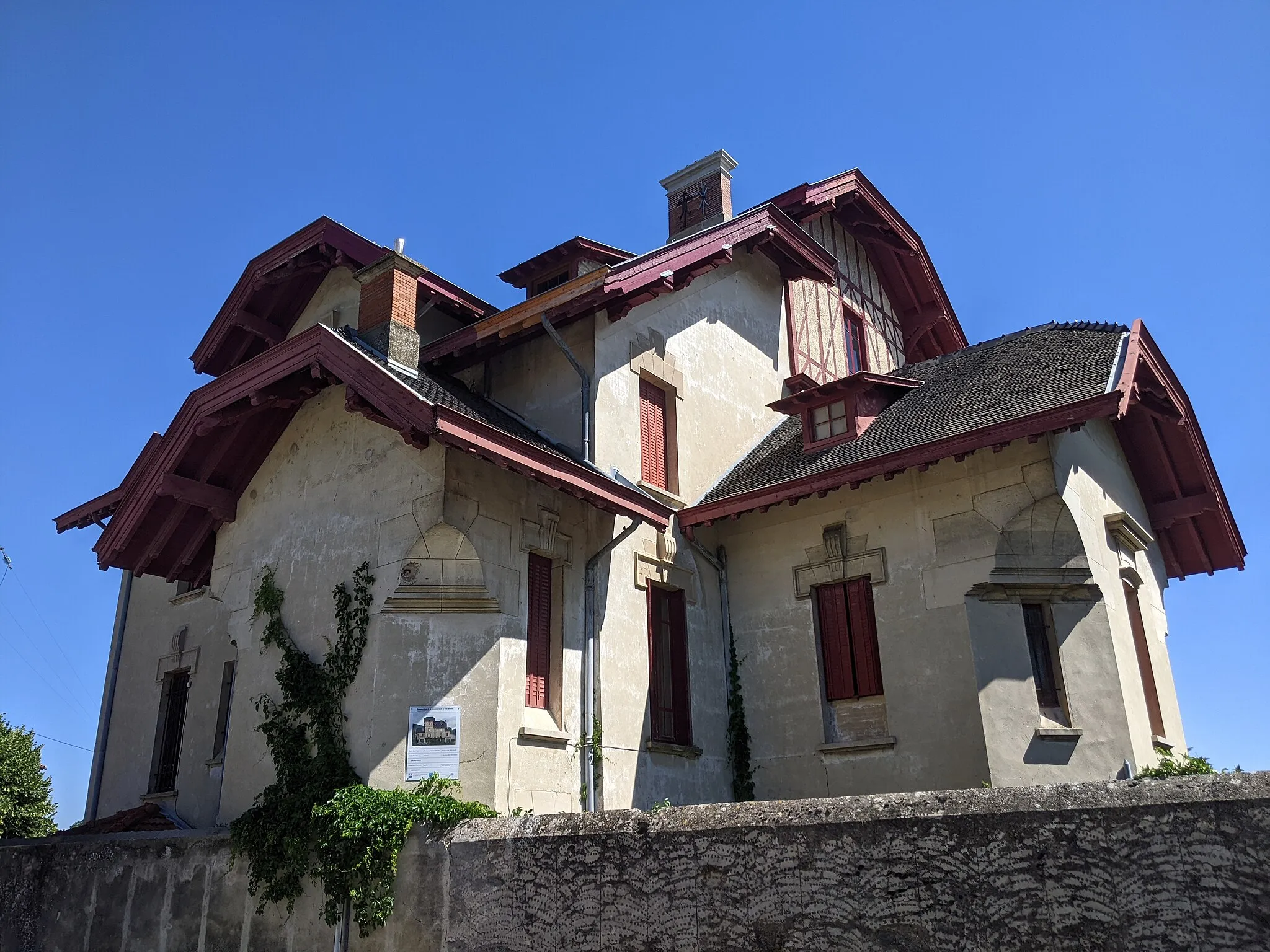 Photo showing: Vue de la villa Sestier, à Sauzet (Drôme, France).