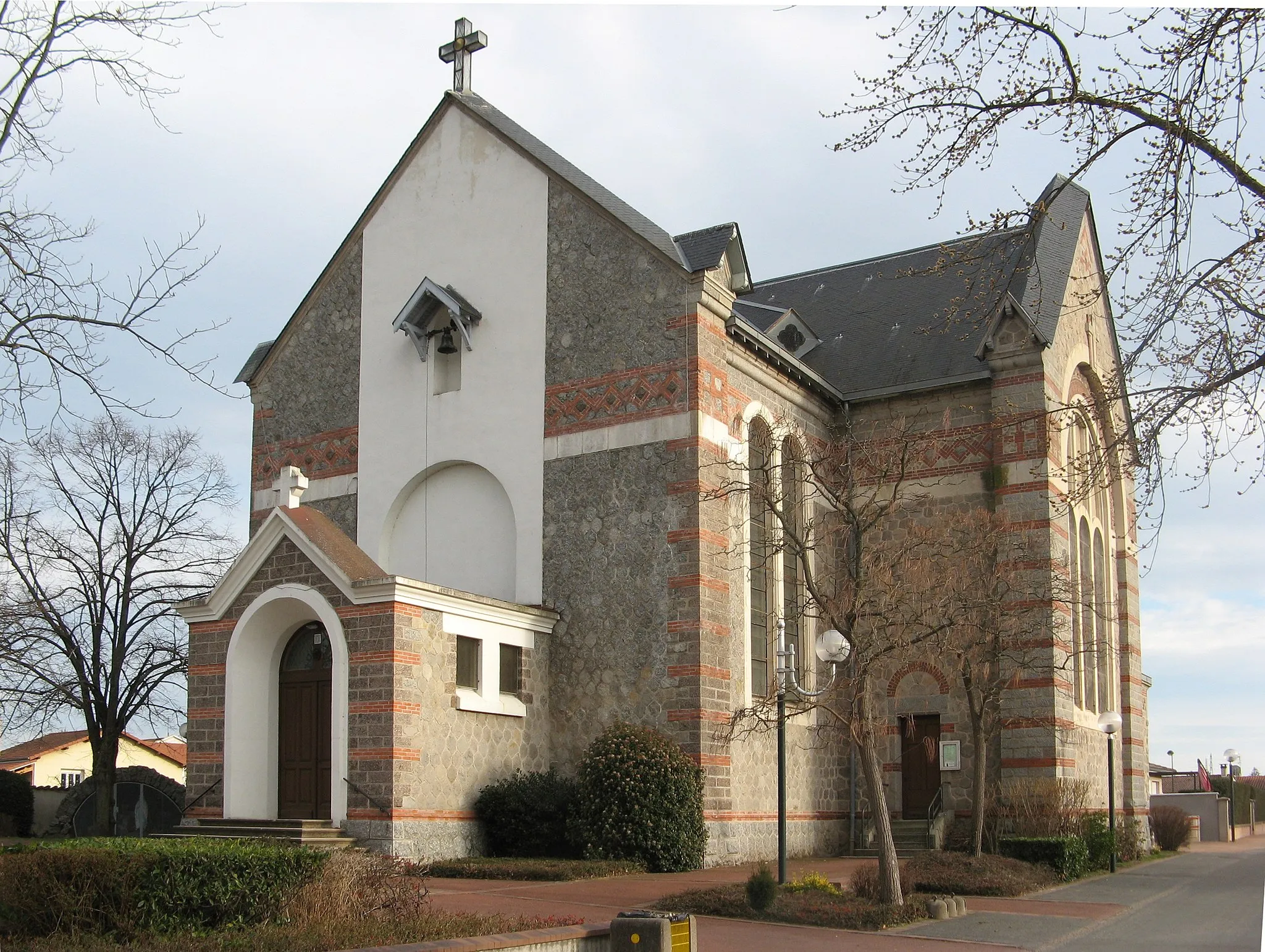 Photo showing: Savigneux (Loire) : église