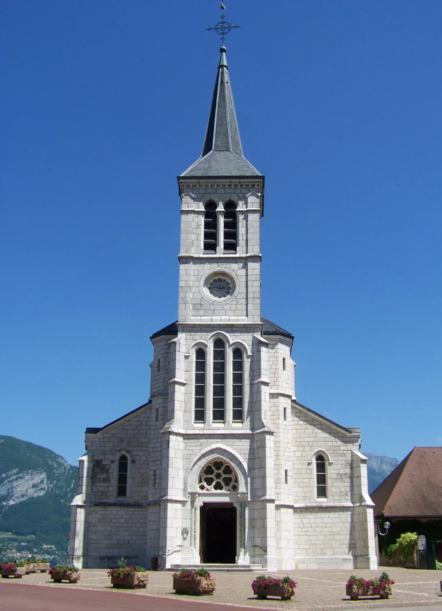 Photo showing: City of Sevrier church, close to the lake of Annecy in Haute-Savoie, France.