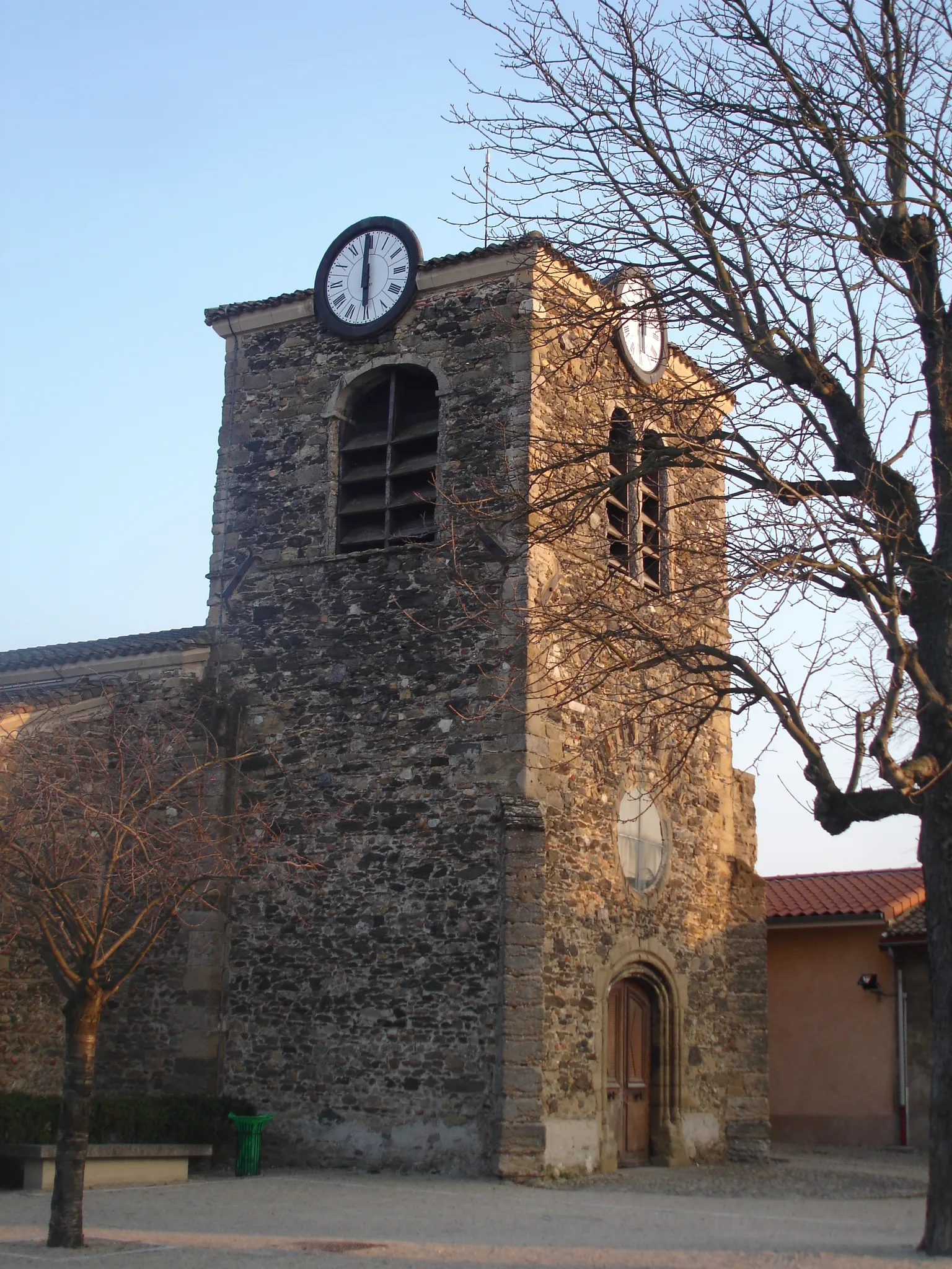 Photo showing: Solaize (69) : Tour-clocher de l'église