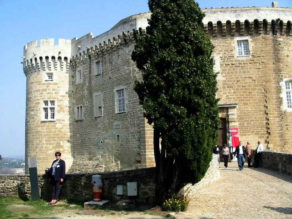 Photo showing: Château de Suze la Rousse (Drôme)