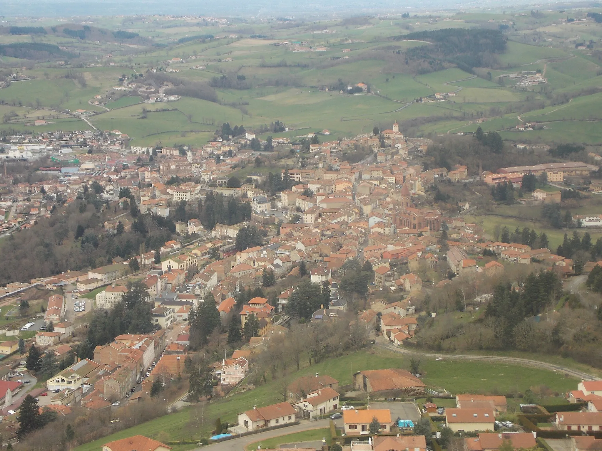 Photo showing: Vue partielle de Thizy-les-Bourgs (Rhône, Rhône-Alpes, France).
