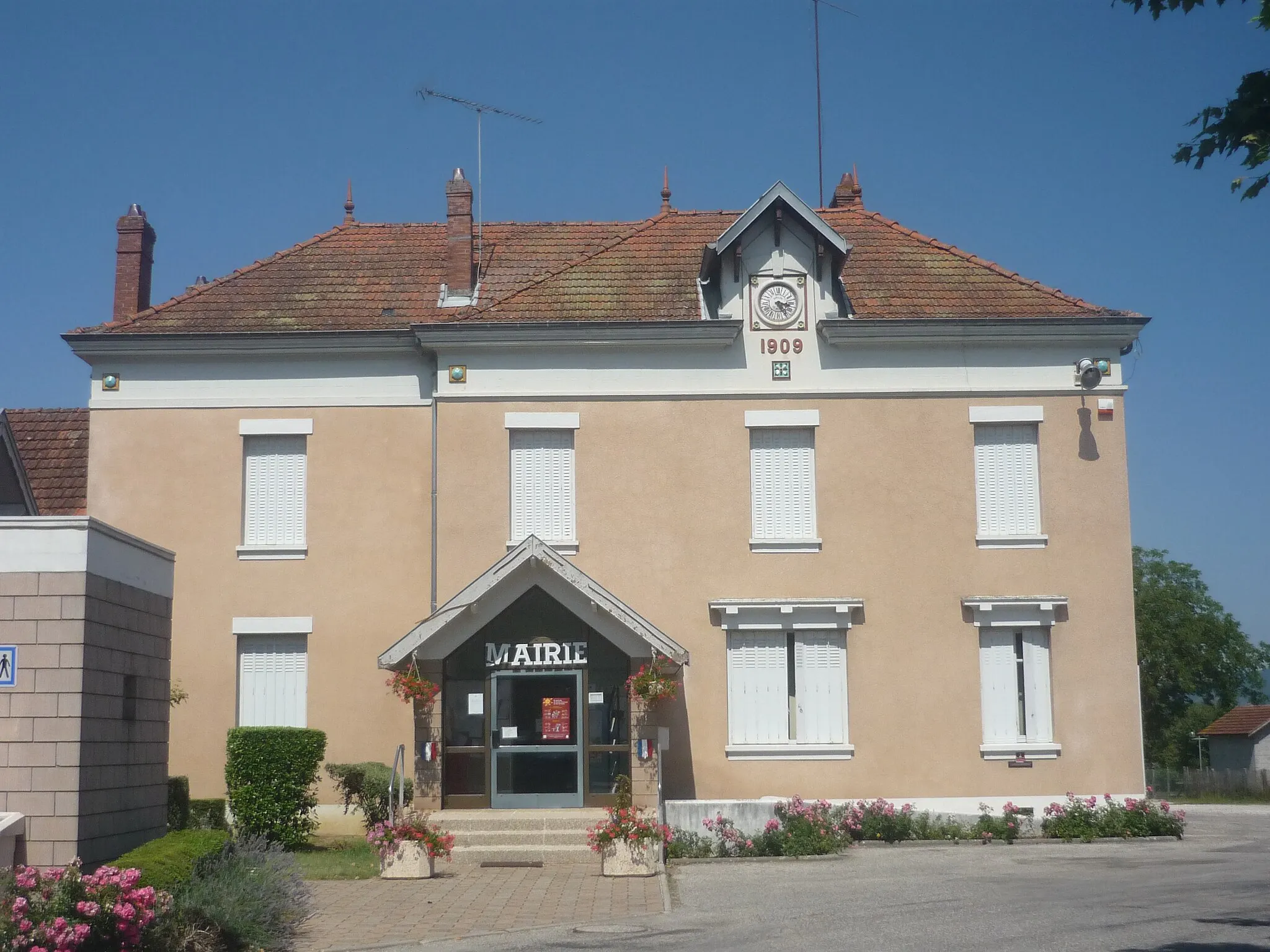 Photo showing: Mairie de la commune de Veyrins-Thuellin dans le département de l'Isère