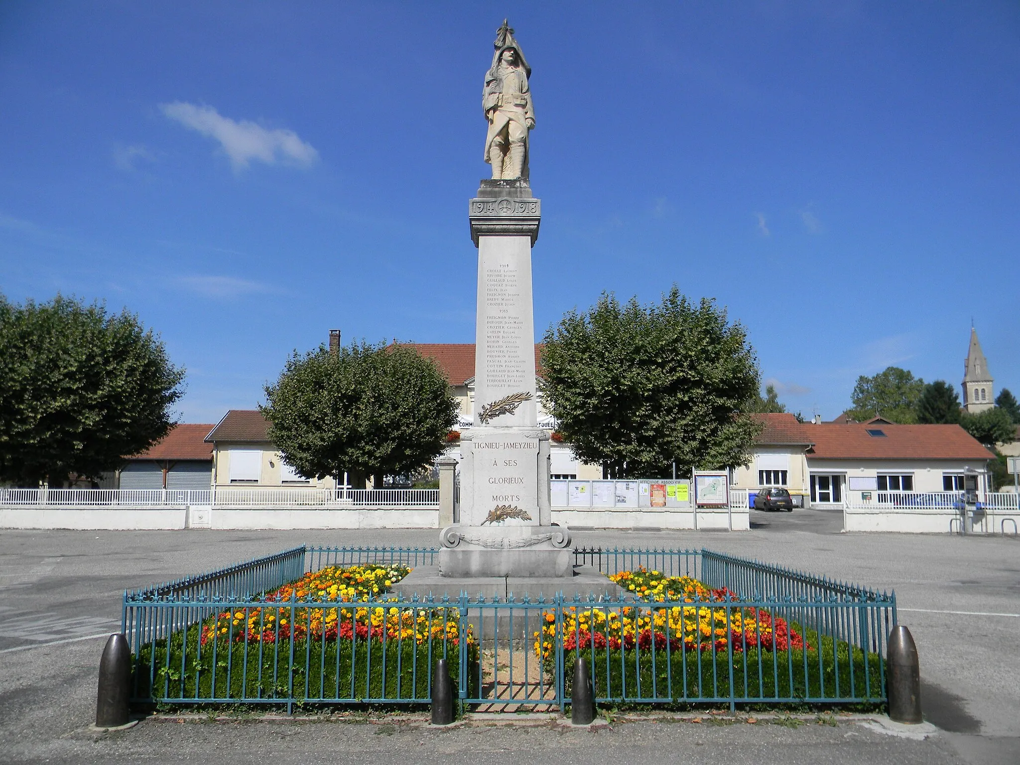 Photo showing: Monument aux morts de Tignieu.