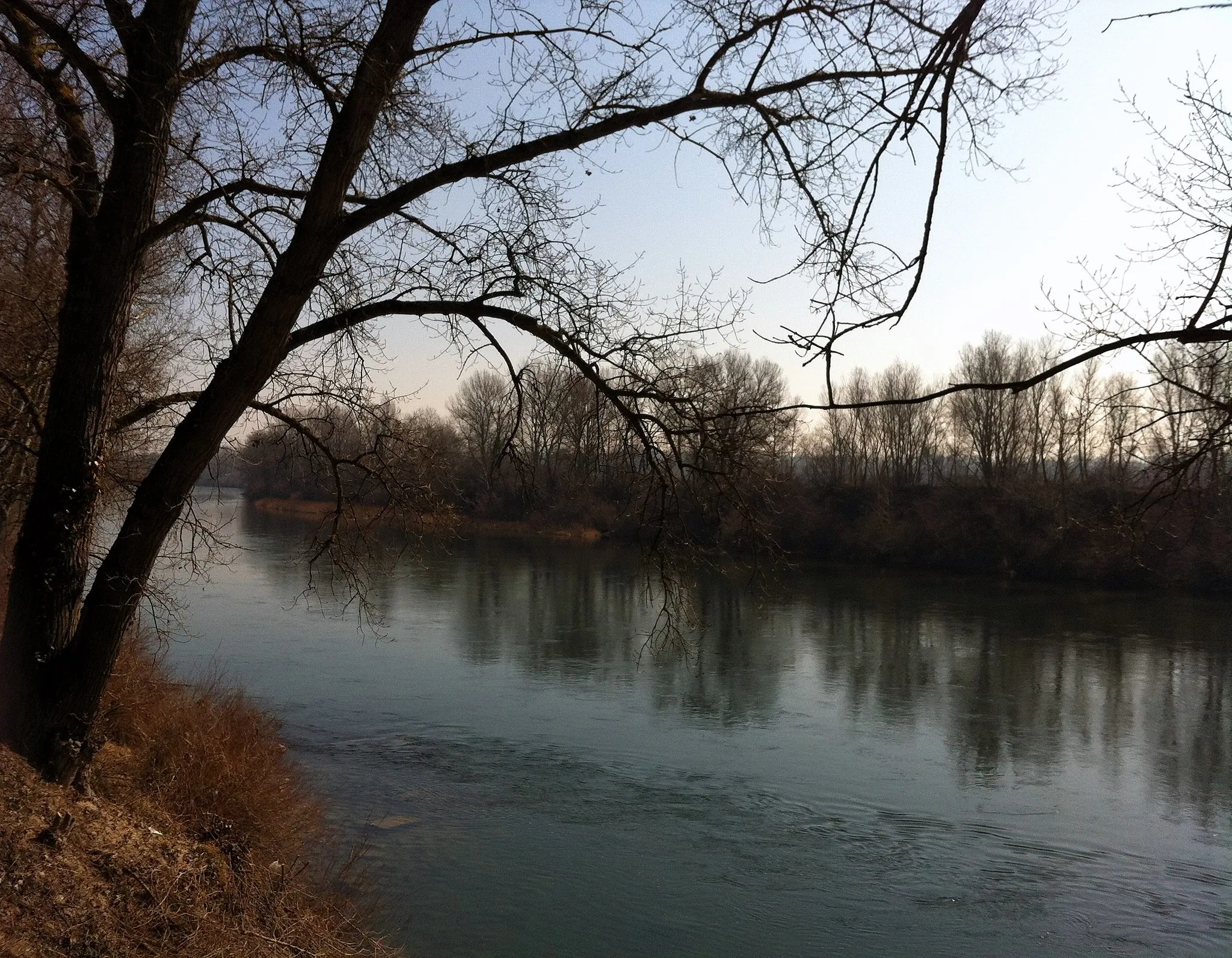 Photo showing: Canal de Miribel à Thil (Ain).