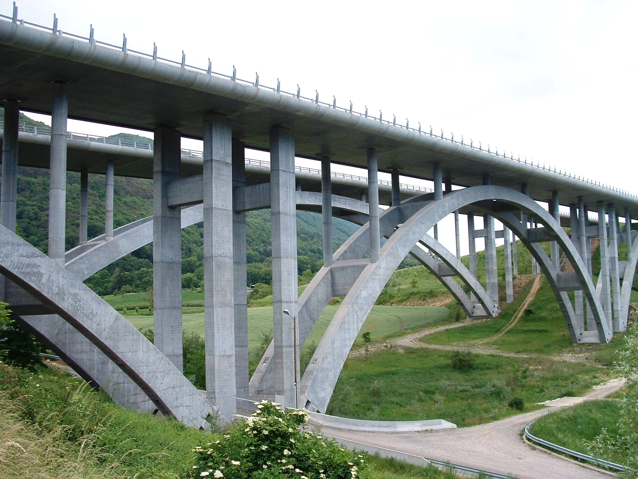 Photo showing: A51 - Viaduc du Crozet - Pont ouest et pont est