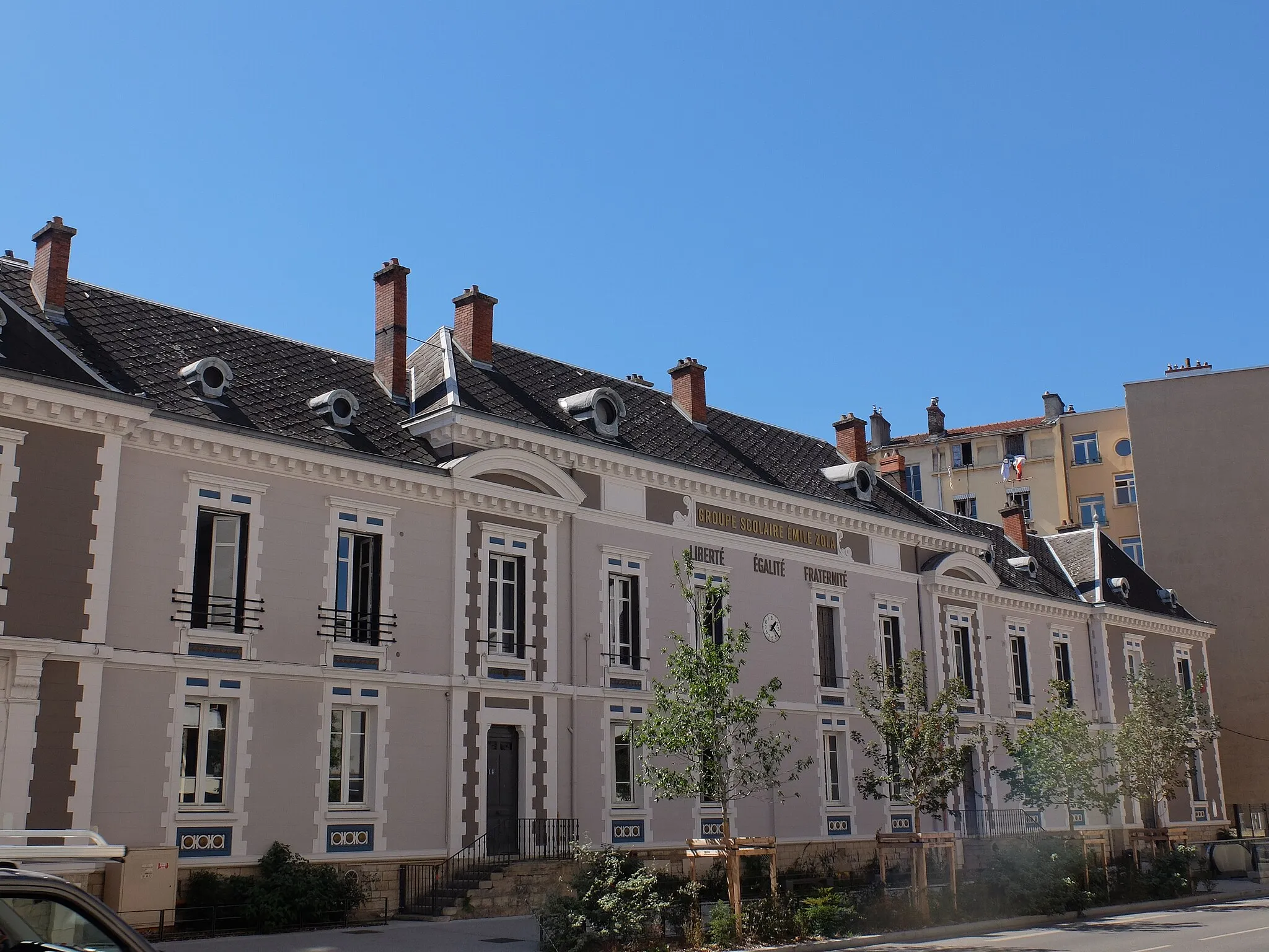 Photo showing: Le groupe scolaire Emile Zola à Villeurbanne