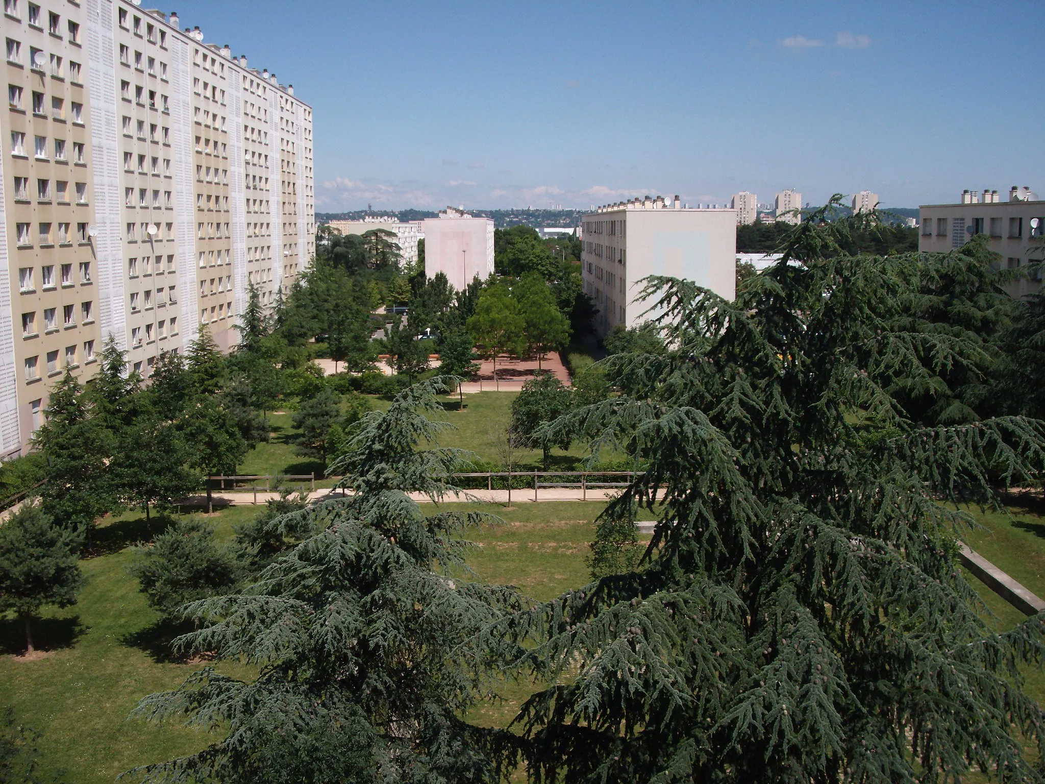 Photo showing: Quartier Bel-Air, en direction du nord. Il se situe à Villeurbanne, non loin du périphérique lyonnais.