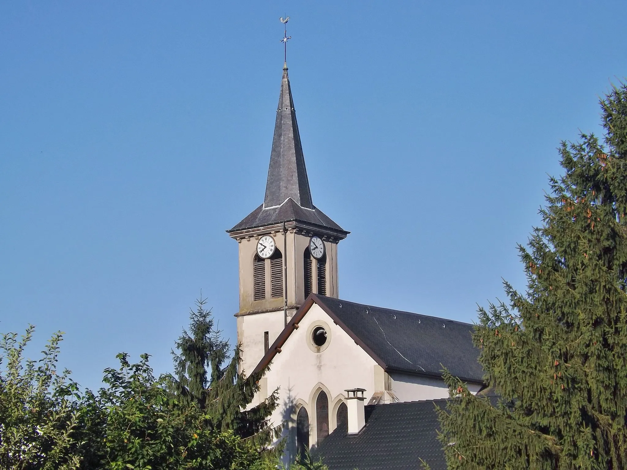 Photo showing: Sight, in the morning, of the bell tower of the church of Viviers-du-Lac, in Savoie, France.