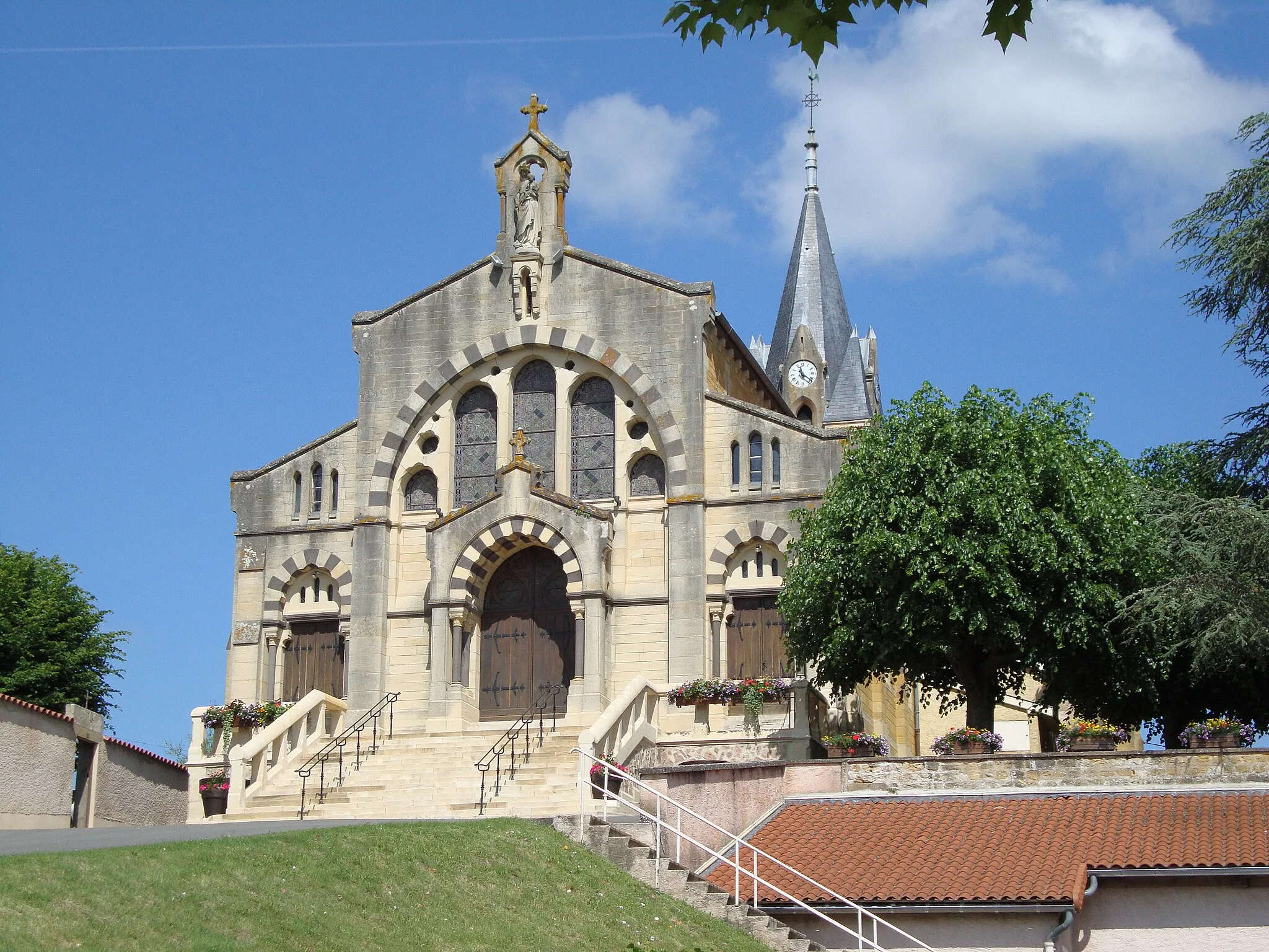 Photo showing: Vougy (Loire, Fr) église, façade.