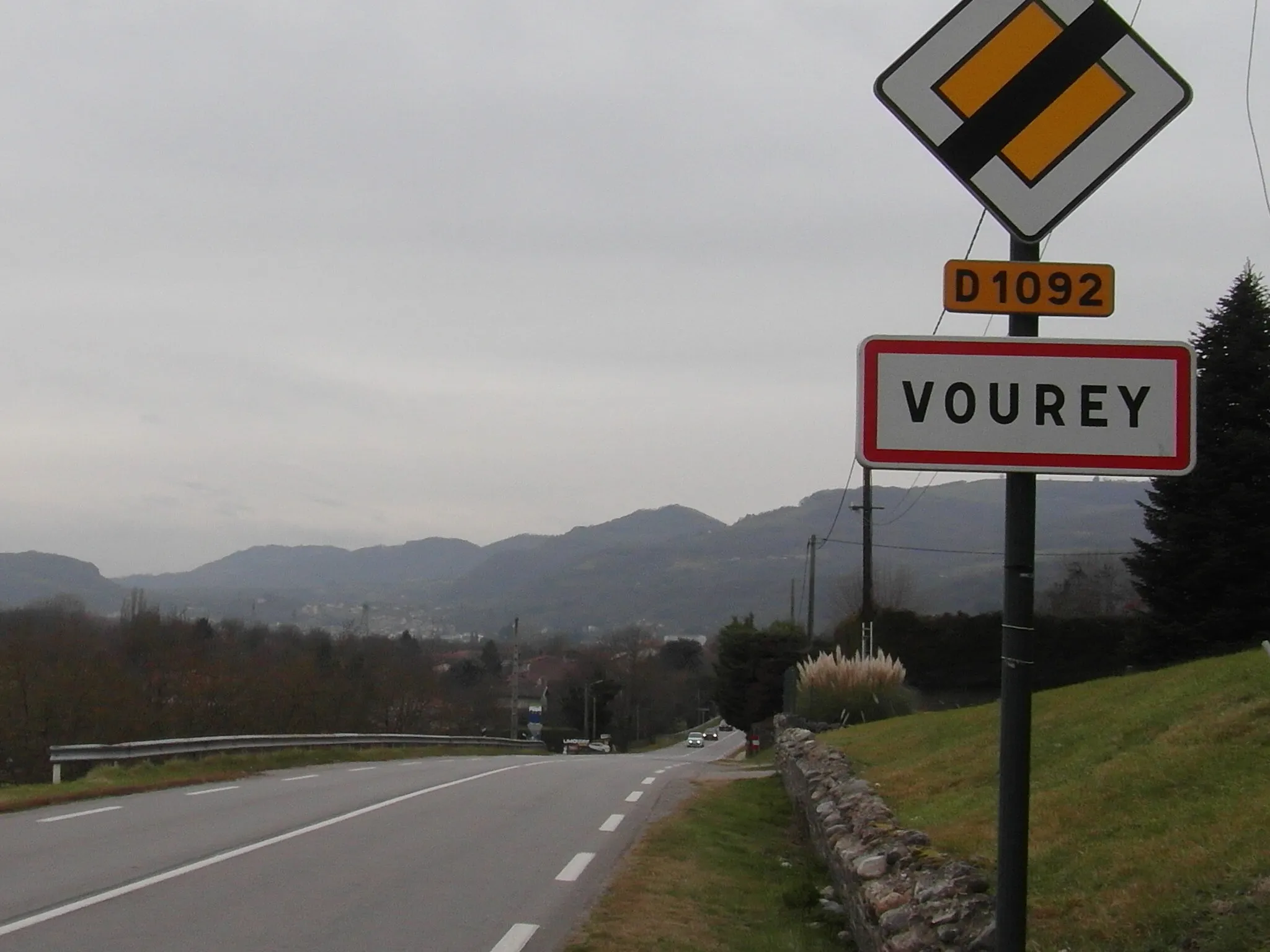 Photo showing: Entrée de Vourey par la RD1092