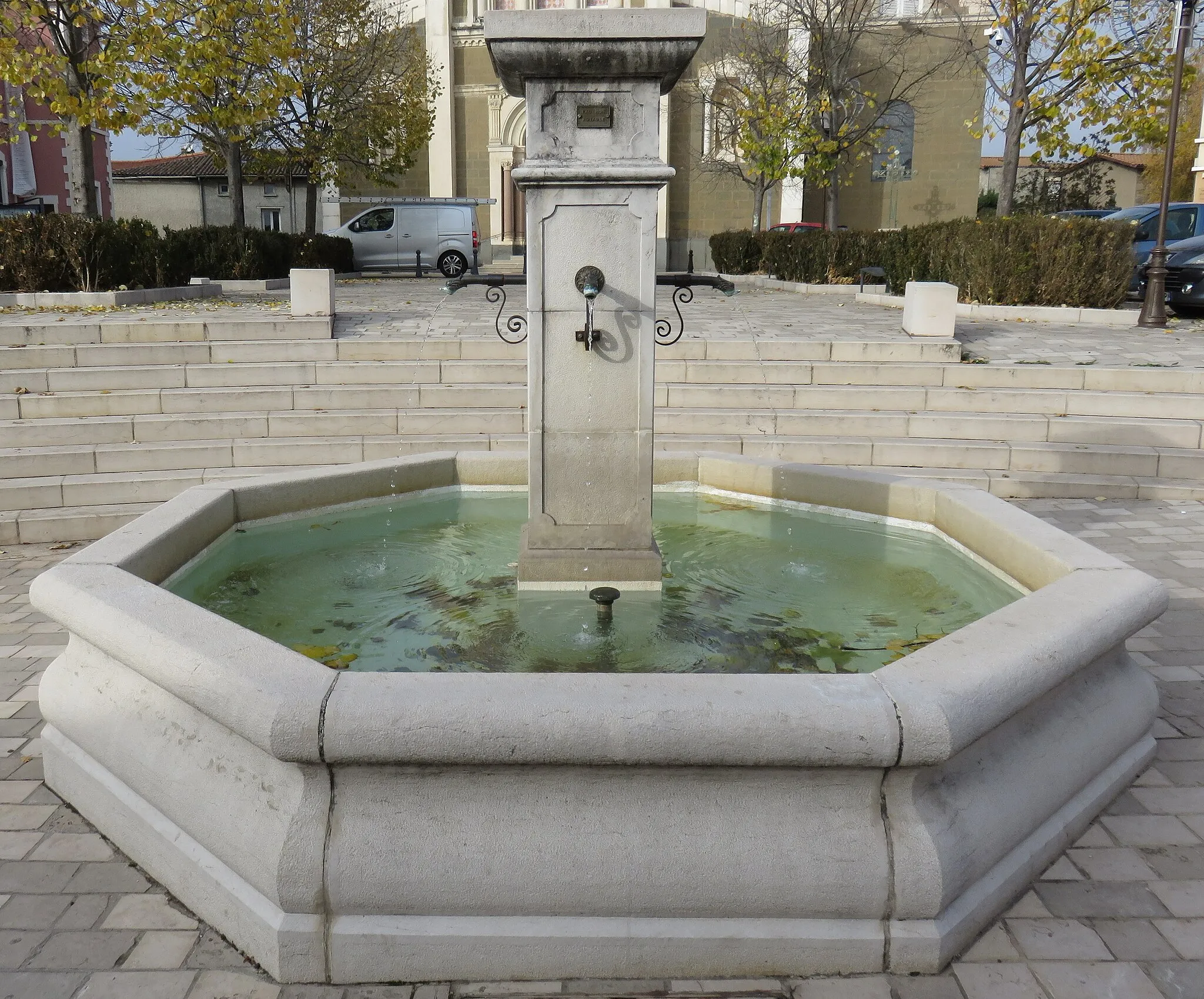 Photo showing: Fontaine à Vourles (Rhône, France).