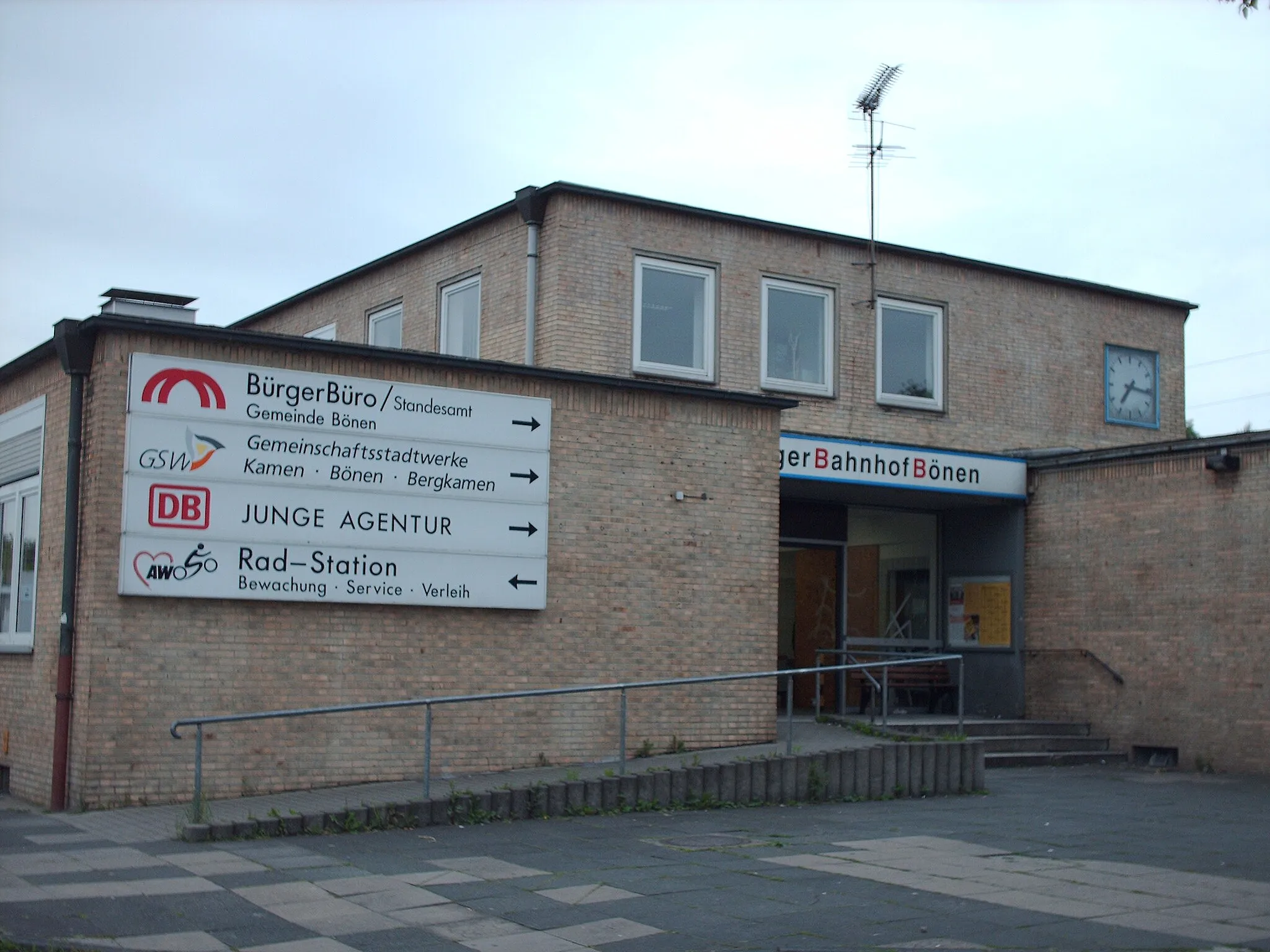 Photo showing: Bönen station, Bönen, Germany