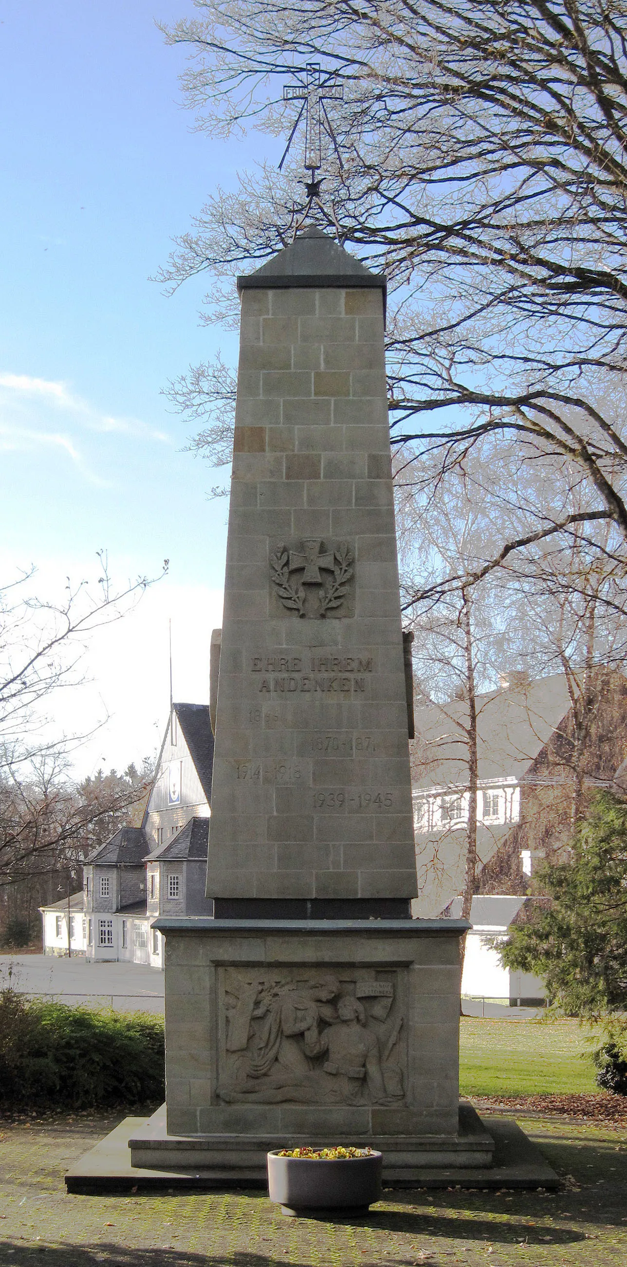 Photo showing: Brilon, Kriegerdenkmal an der Schützenhalle