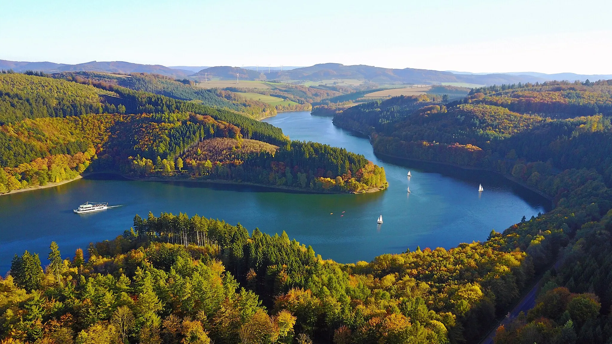 Photo showing: Der Hennesee im Herbst 2017