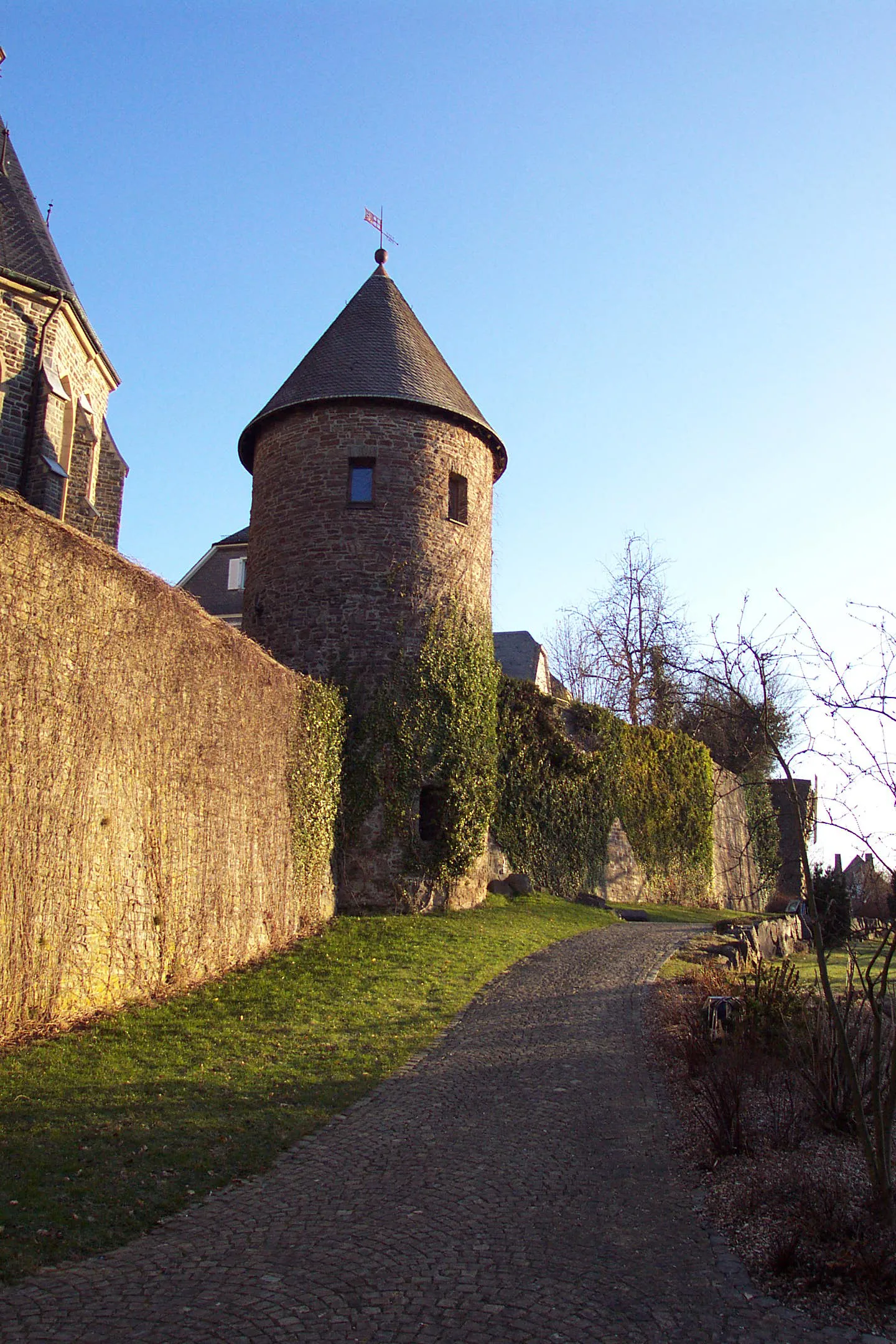 Photo showing: Part of the old city wall that once protected Olpe can still be seen. Two of its towers are still standing.