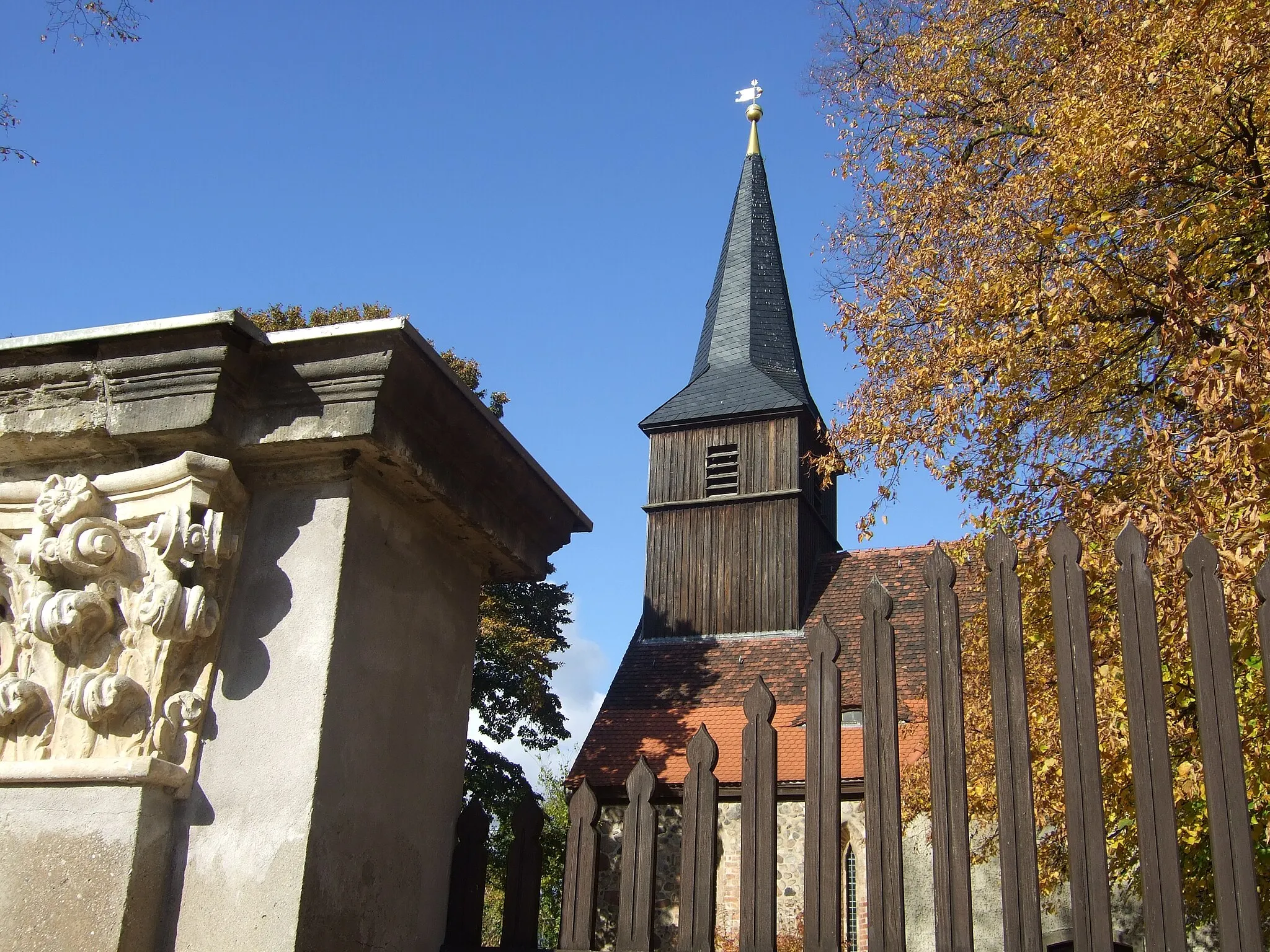 Photo showing: Berlin-Blankenfelde, Germany. Evangelic church, close view from sourth.