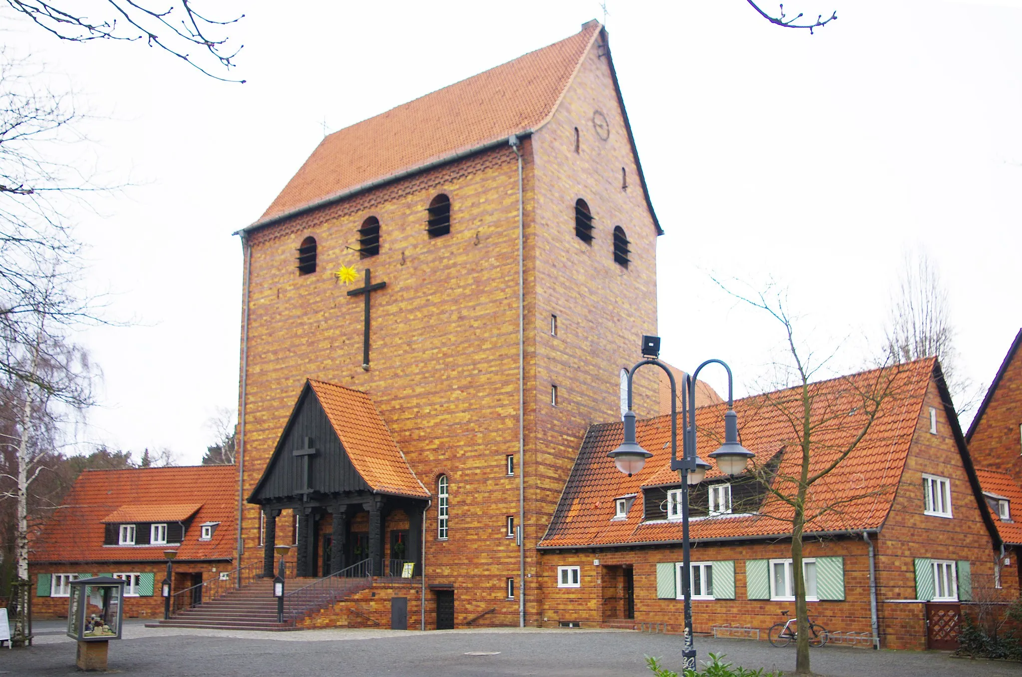 Photo showing: Johannis-Kirche mit Nebengebäuden