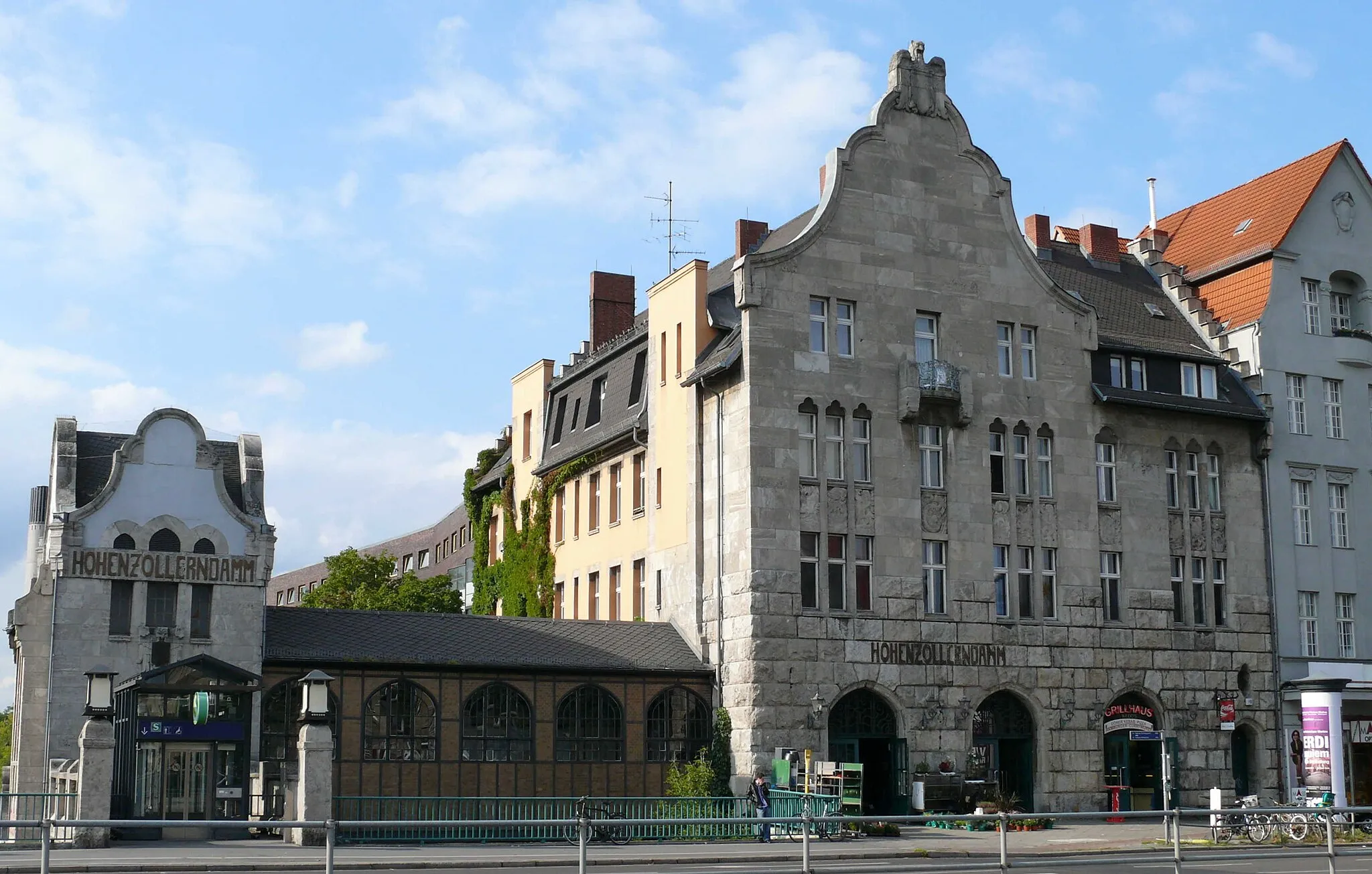 Photo showing: Berlin-Halensee Hohenzollerndamm S-Bahnhof Hohenzollerndamm