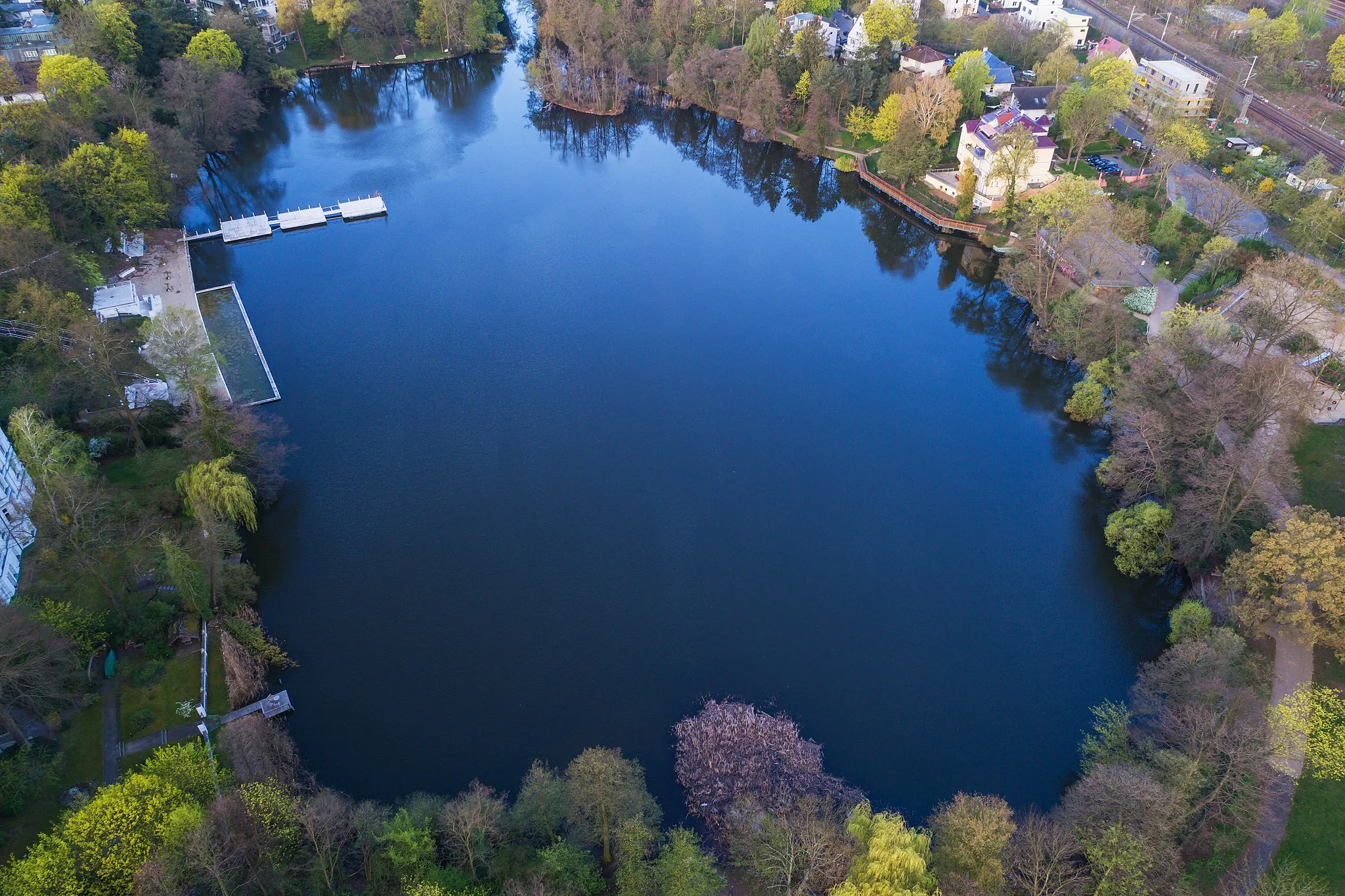 Photo showing: Aerial view of Lake Halensee in Berlin (Germany)