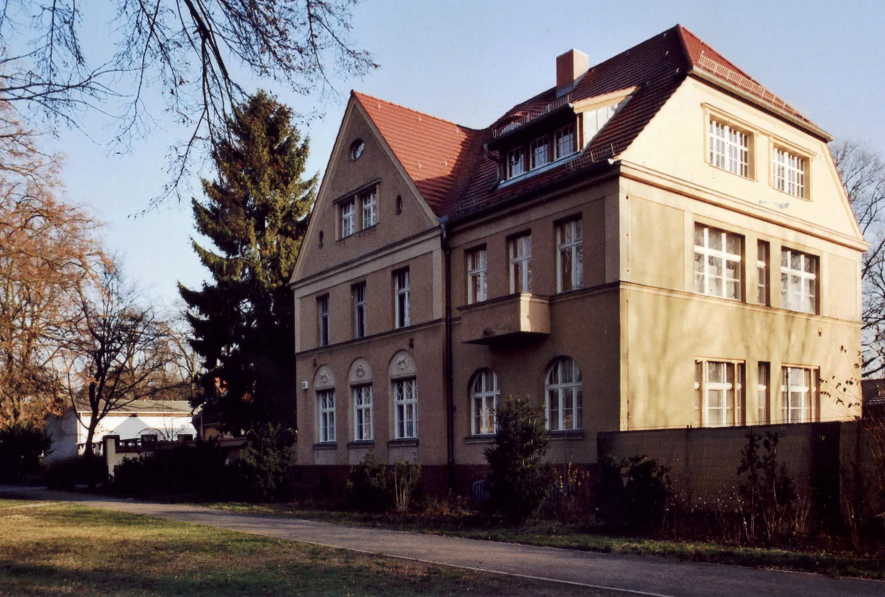 Photo showing: Alt-Heiligensee 68 (ehemaliges Amtshaus der Gemeinde aus dem Jahre 1910)