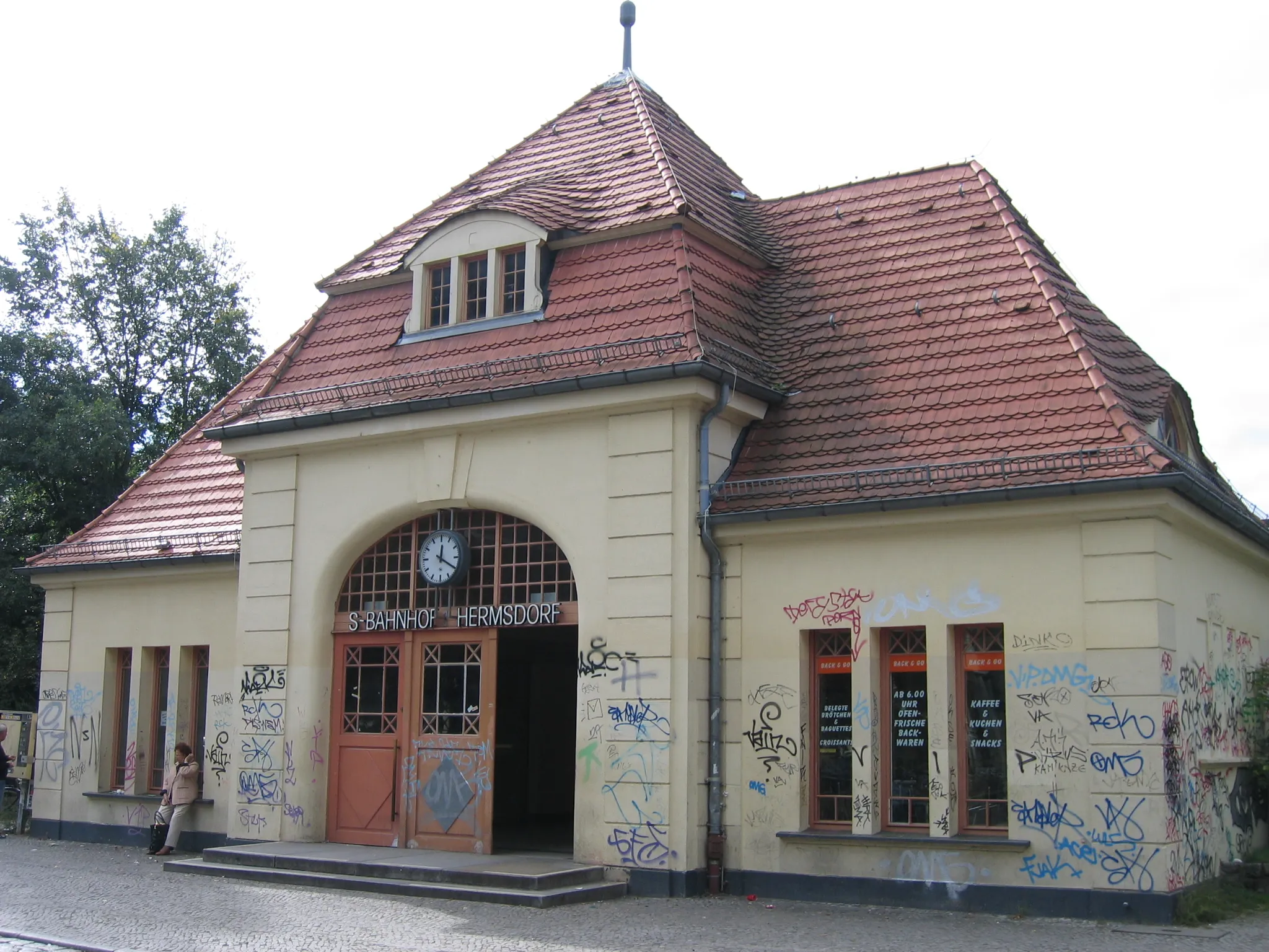 Photo showing: Bahnhof Berlin-Hermsdorf, Empfangsgebäude