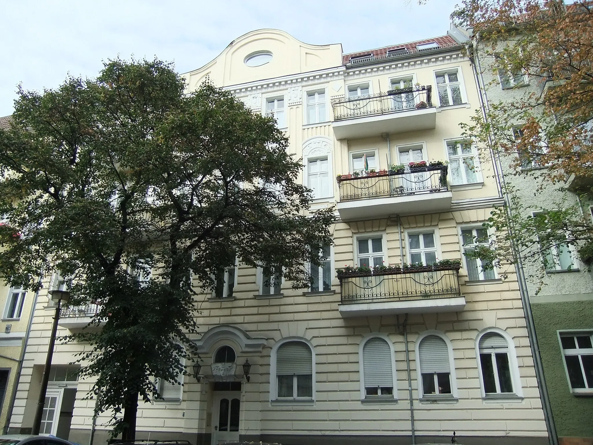 Photo showing: Denkmalliste Berlin  09090001 - Berlin Lichtenberg Guntherstraße 44, Mietshaus, 1905-06 (Baudenkmal)