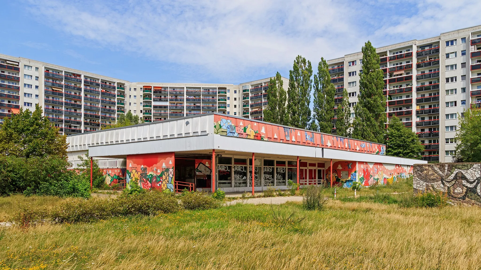 Photo showing: Abandoned retail building in Berlin-Marzahn, Bärensteinstraße