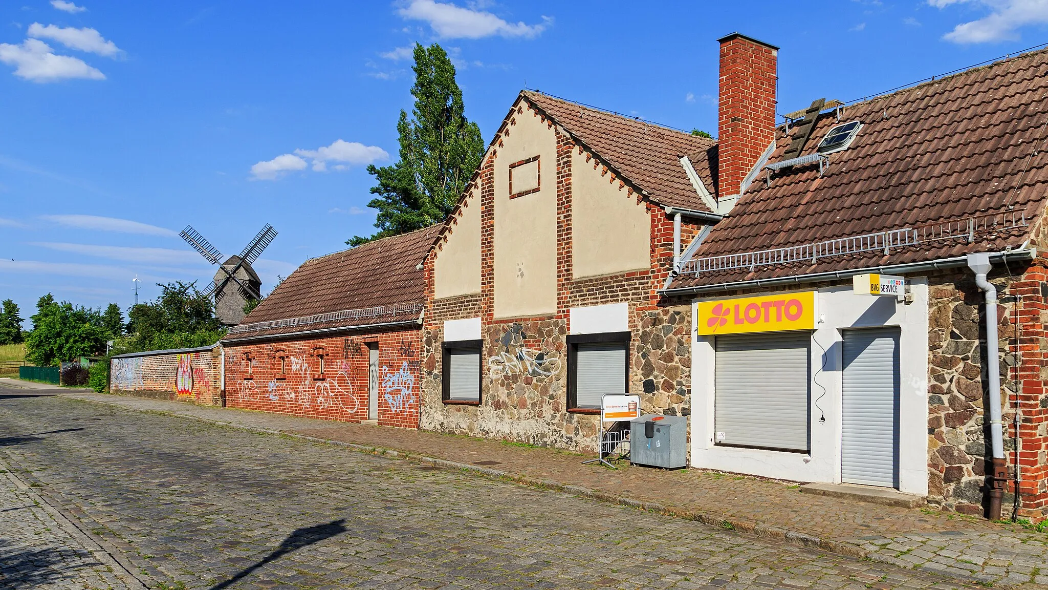Photo showing: Old brick architecture in Alt-Marzahn, Berlin
