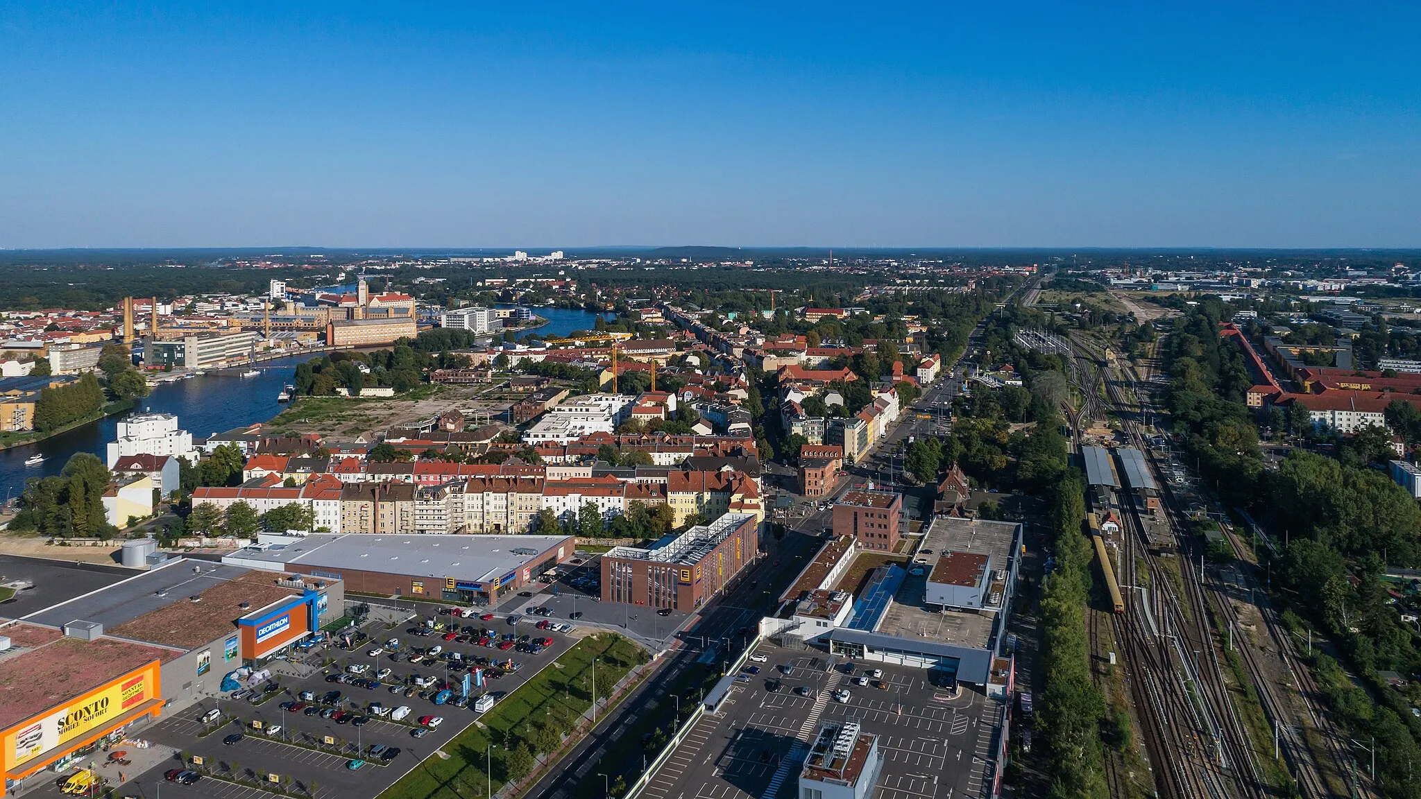 Photo showing: Aerial photo of near surroundings of Schöneweide station in Berlin (Germany)