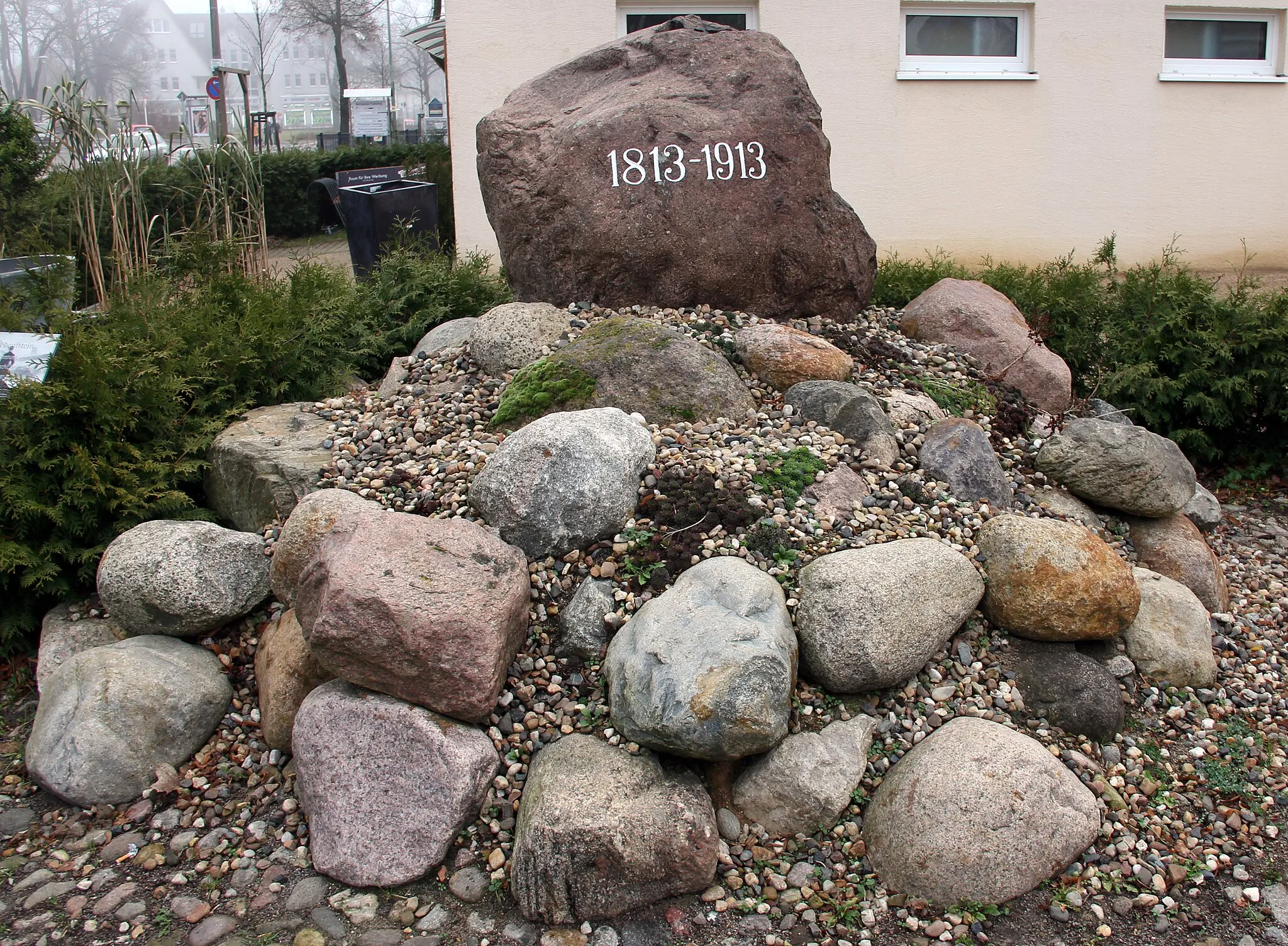 Photo showing: Memorial stone, Völkerschlacht bei Leipzig, Mühlenweg 61, Berlin-Rahnsdorf, Germany